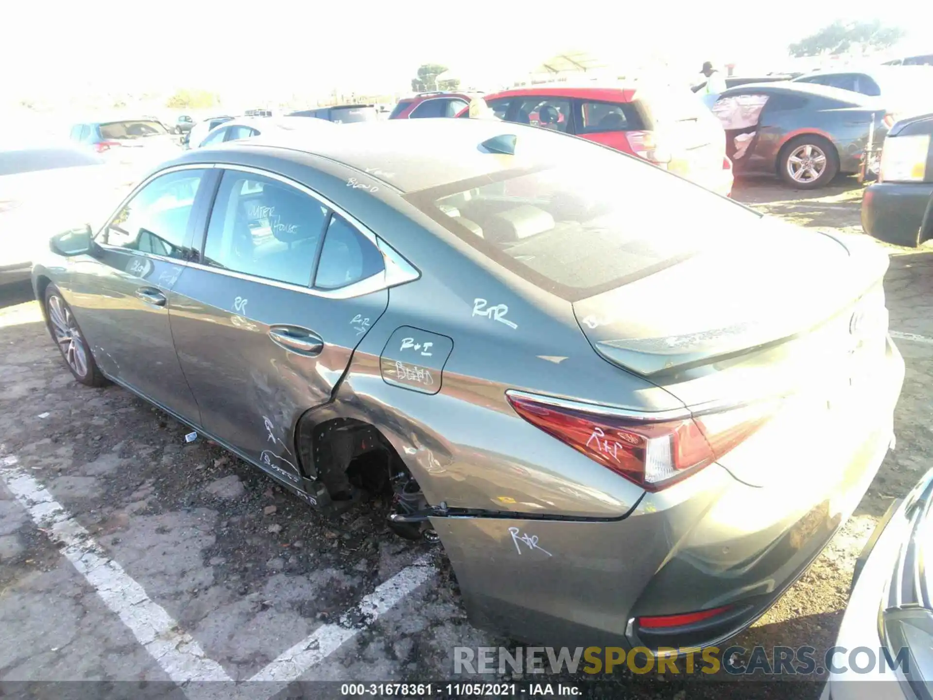 3 Photograph of a damaged car 58AB21B19KU003347 LEXUS ES 2019