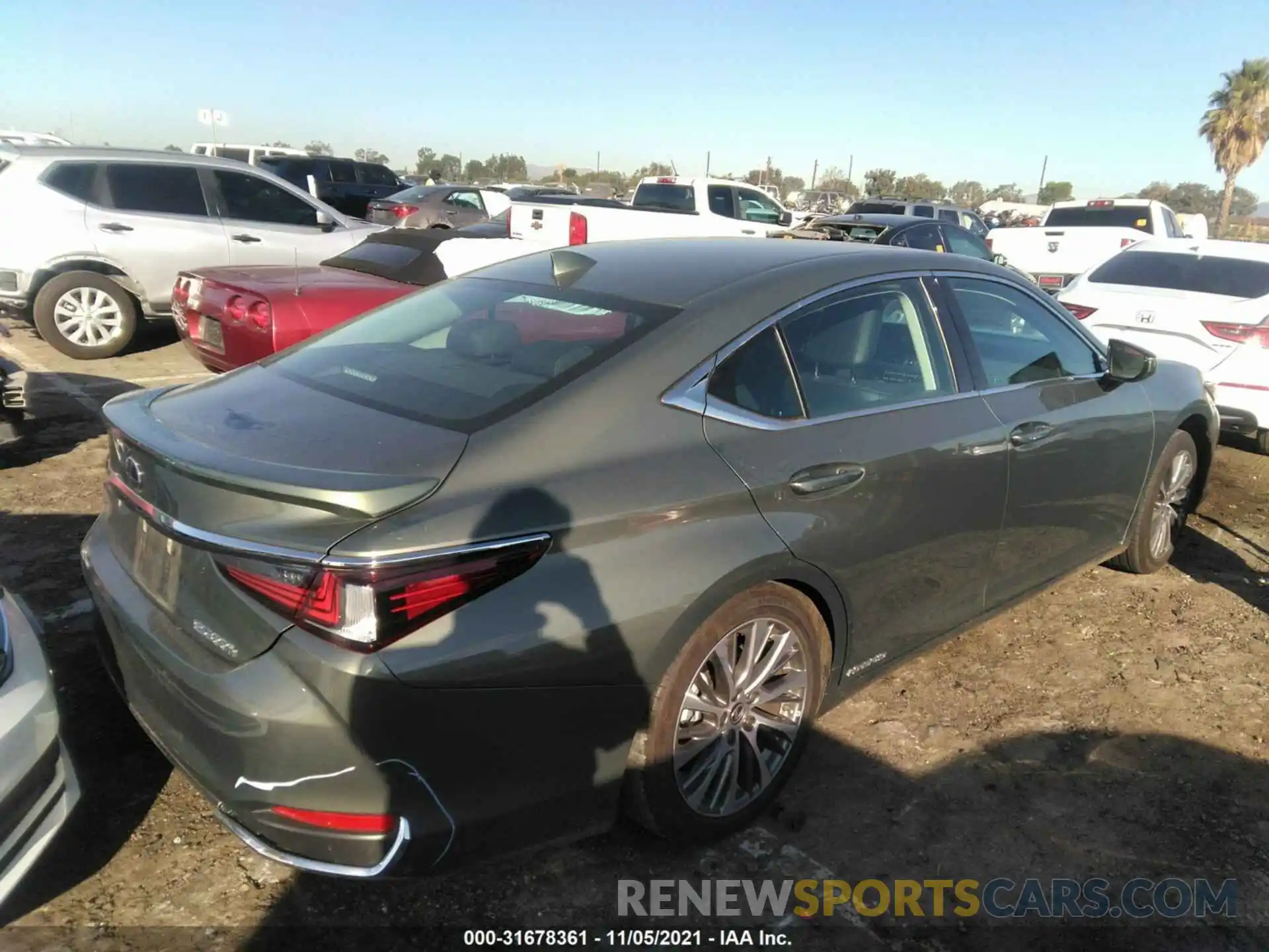 4 Photograph of a damaged car 58AB21B19KU003347 LEXUS ES 2019