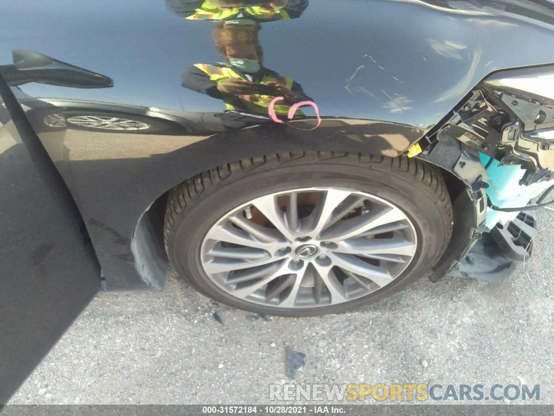 14 Photograph of a damaged car 58AB21B1XKU002725 LEXUS ES 2019