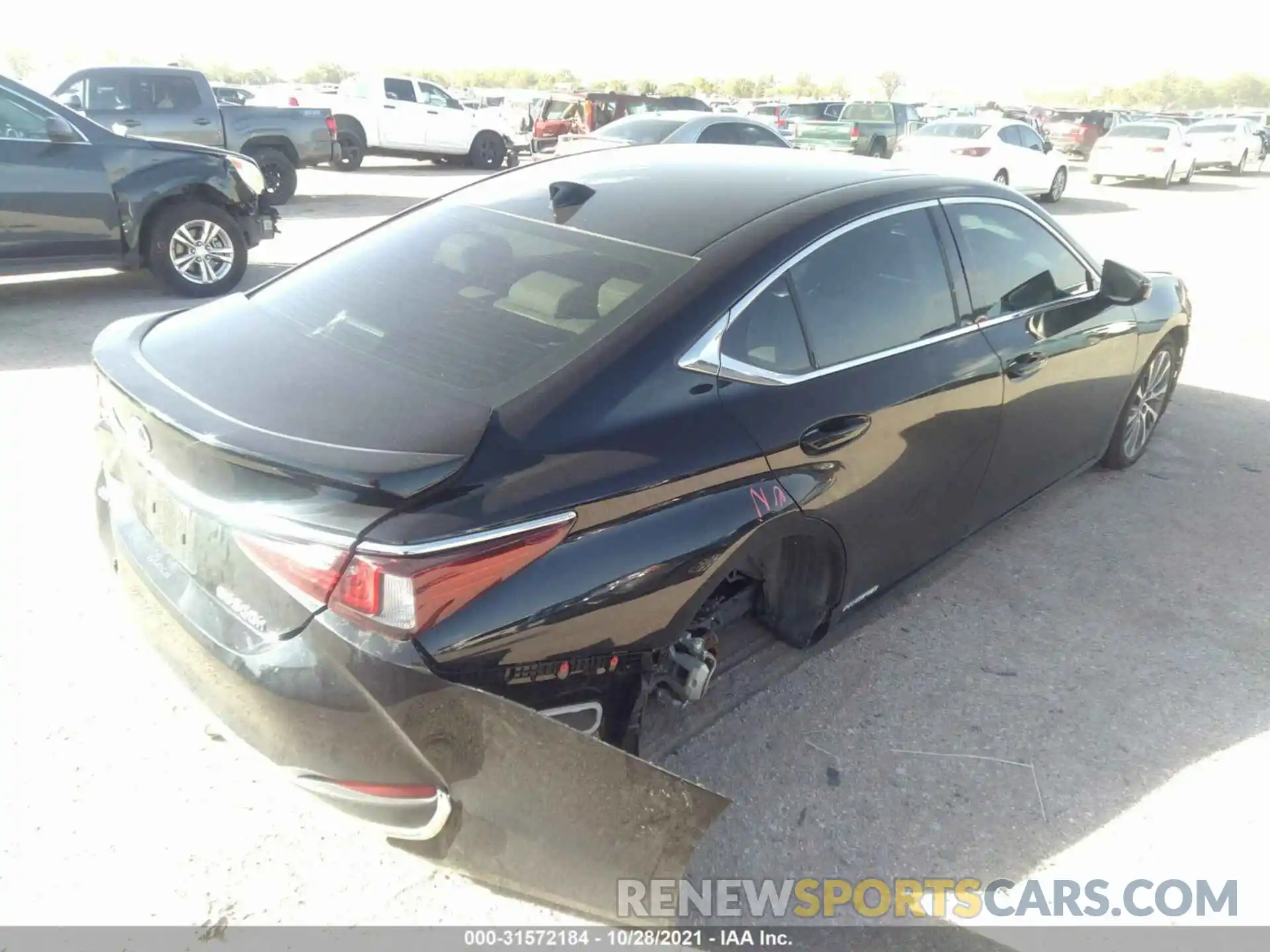 4 Photograph of a damaged car 58AB21B1XKU002725 LEXUS ES 2019