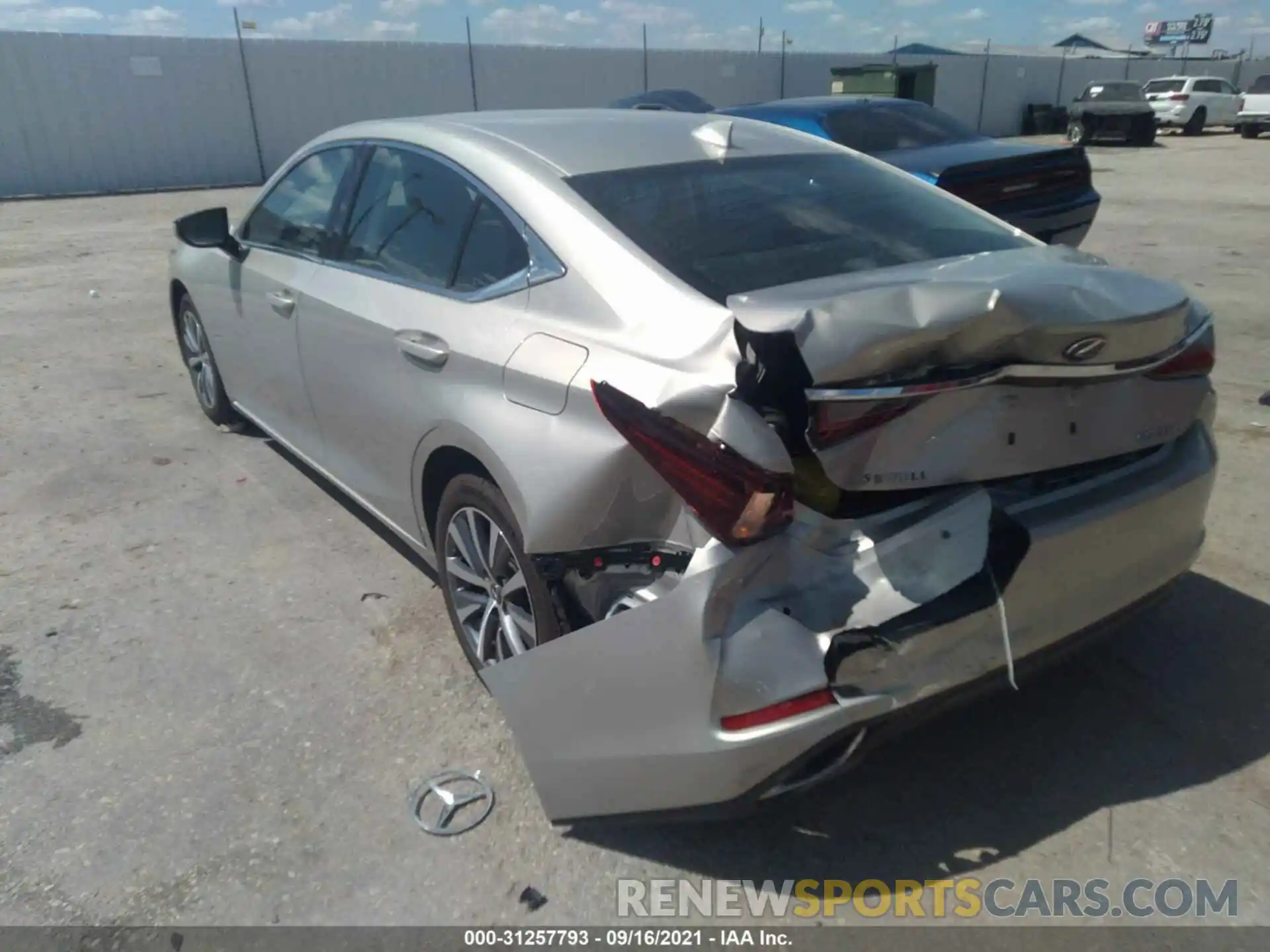 3 Photograph of a damaged car 58ABZ1B10KU004639 LEXUS ES 2019