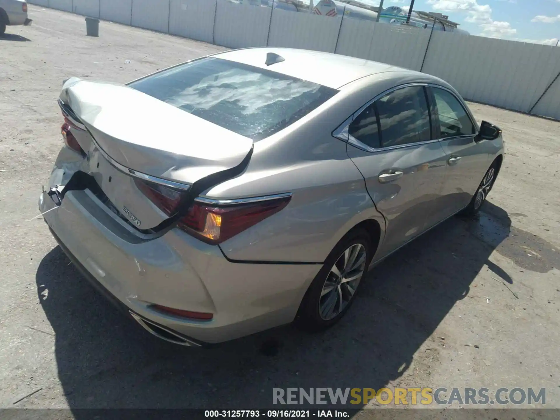 4 Photograph of a damaged car 58ABZ1B10KU004639 LEXUS ES 2019