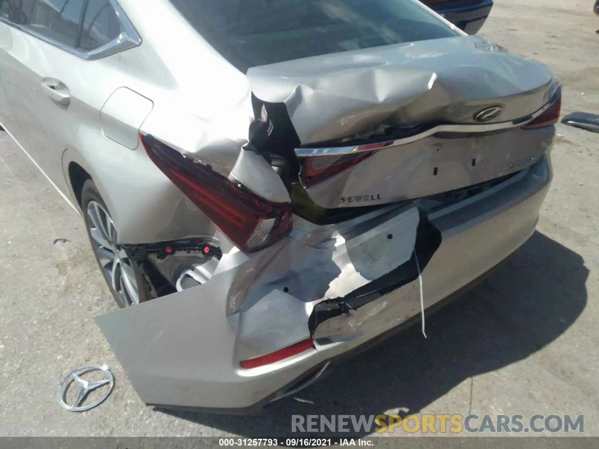 6 Photograph of a damaged car 58ABZ1B10KU004639 LEXUS ES 2019