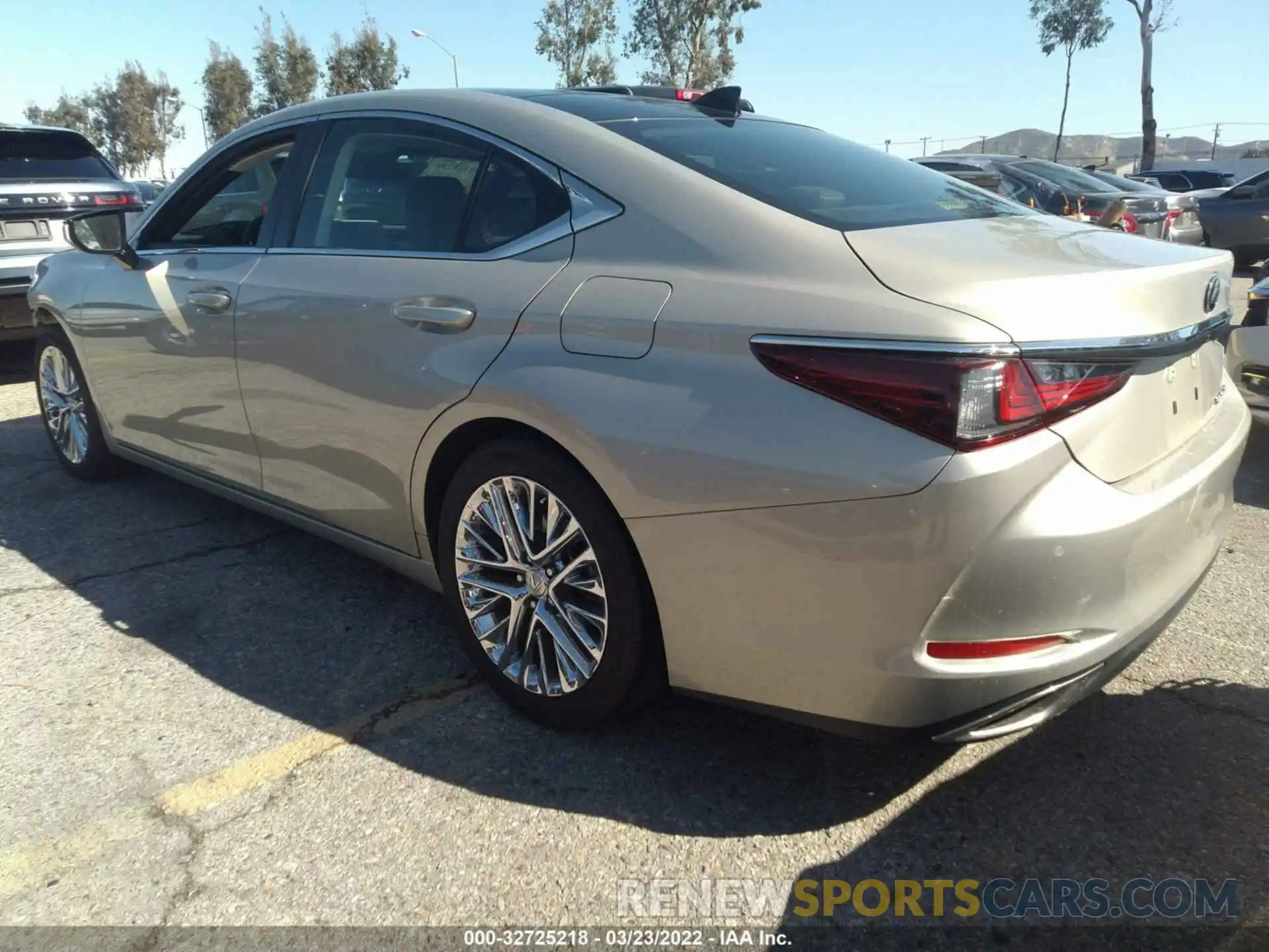 3 Photograph of a damaged car 58ABZ1B10KU006813 LEXUS ES 2019