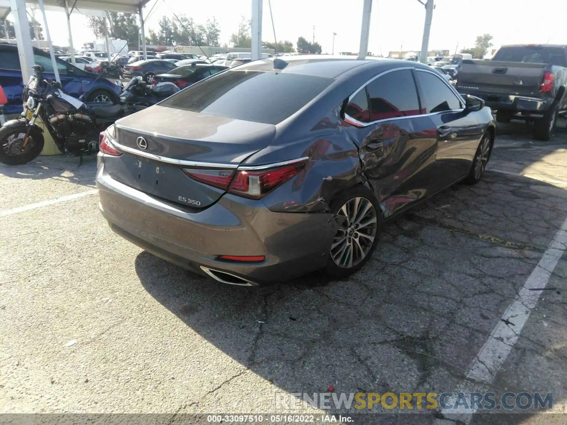 4 Photograph of a damaged car 58ABZ1B10KU009856 LEXUS ES 2019