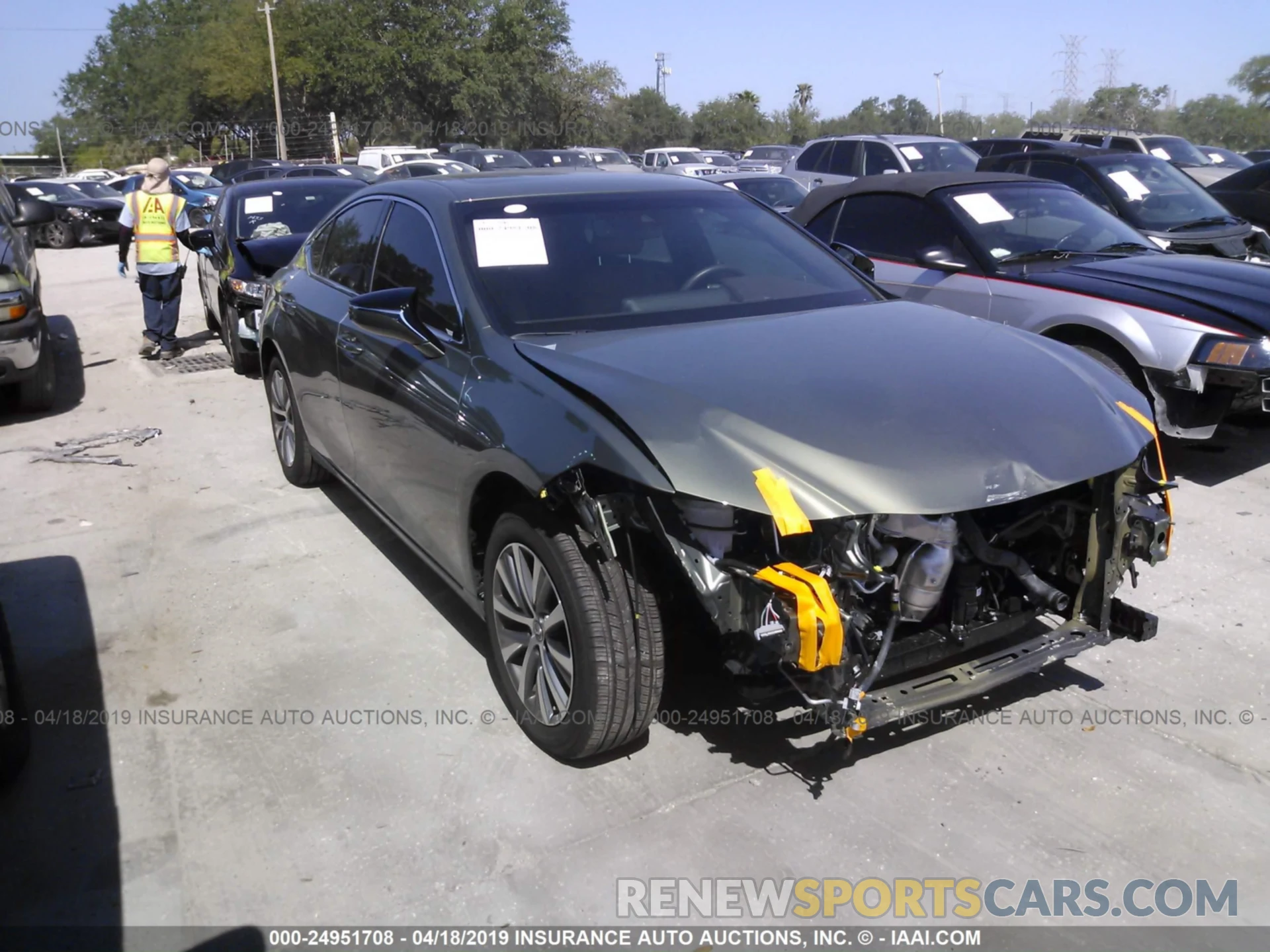 1 Photograph of a damaged car 58ABZ1B10KU012403 LEXUS ES 2019