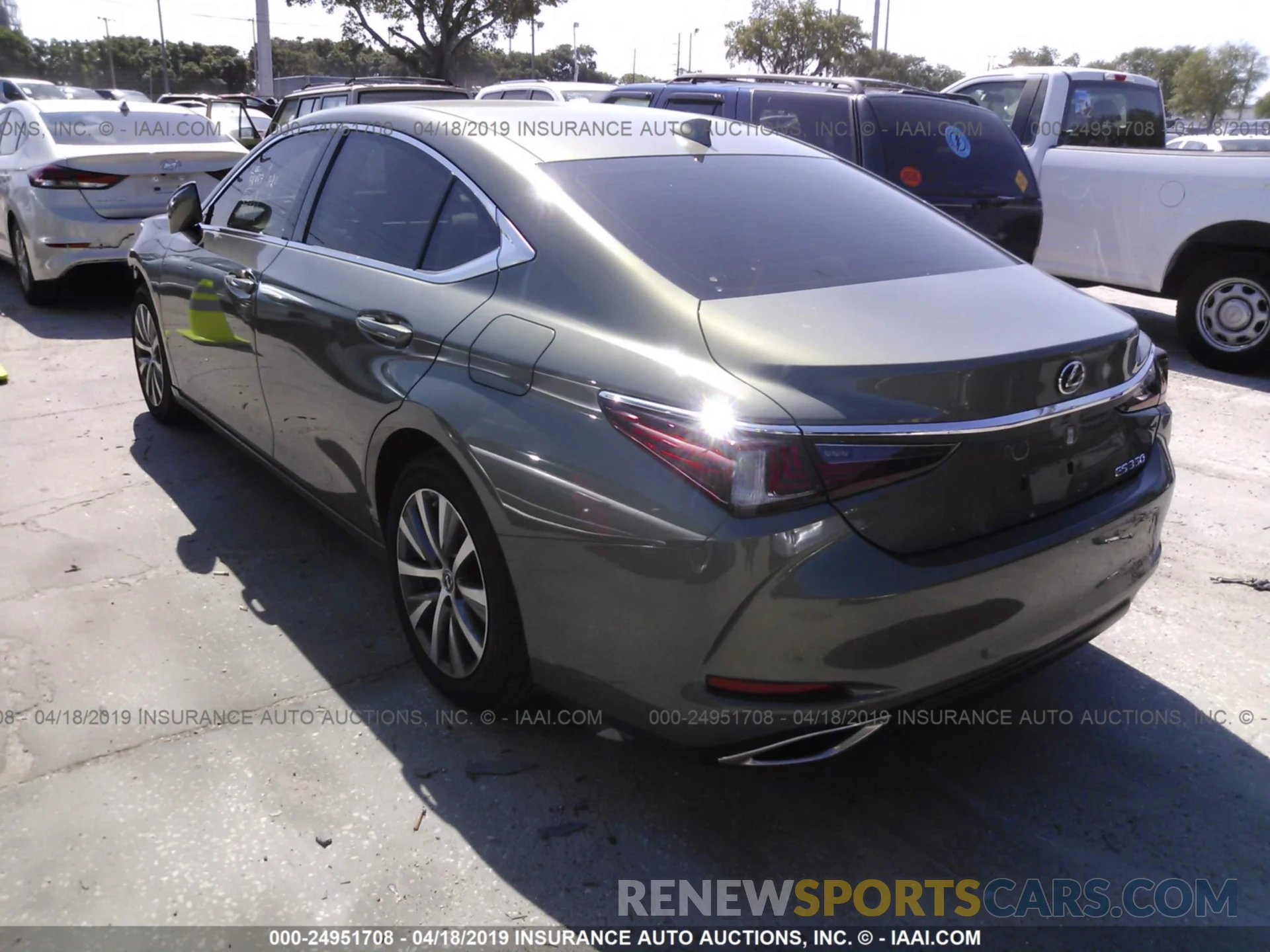 3 Photograph of a damaged car 58ABZ1B10KU012403 LEXUS ES 2019