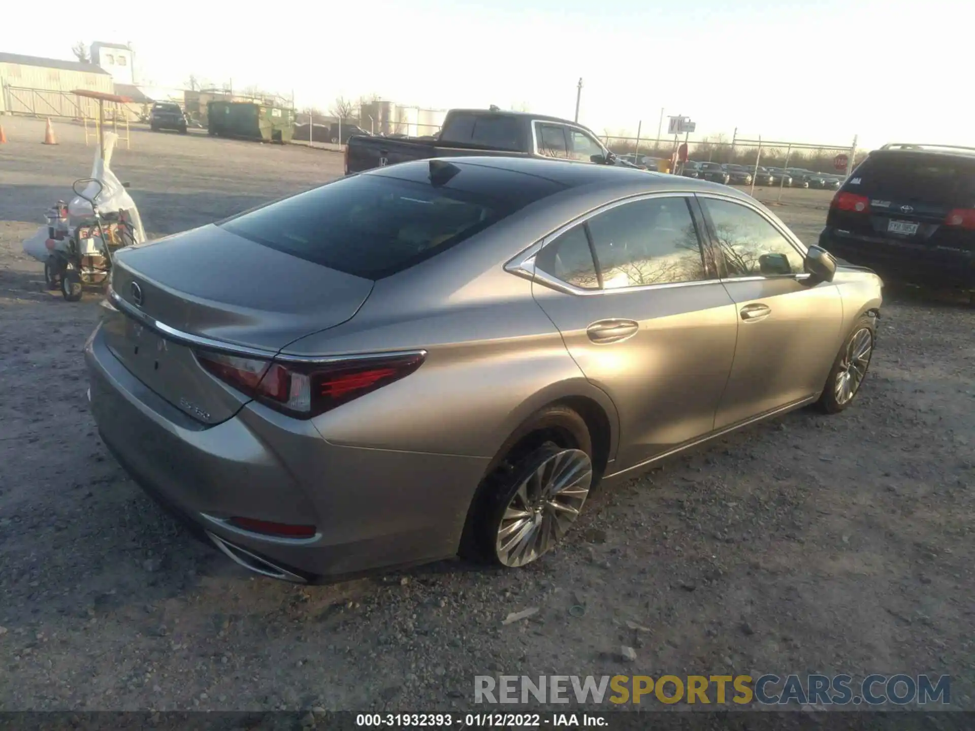 4 Photograph of a damaged car 58ABZ1B10KU017021 LEXUS ES 2019