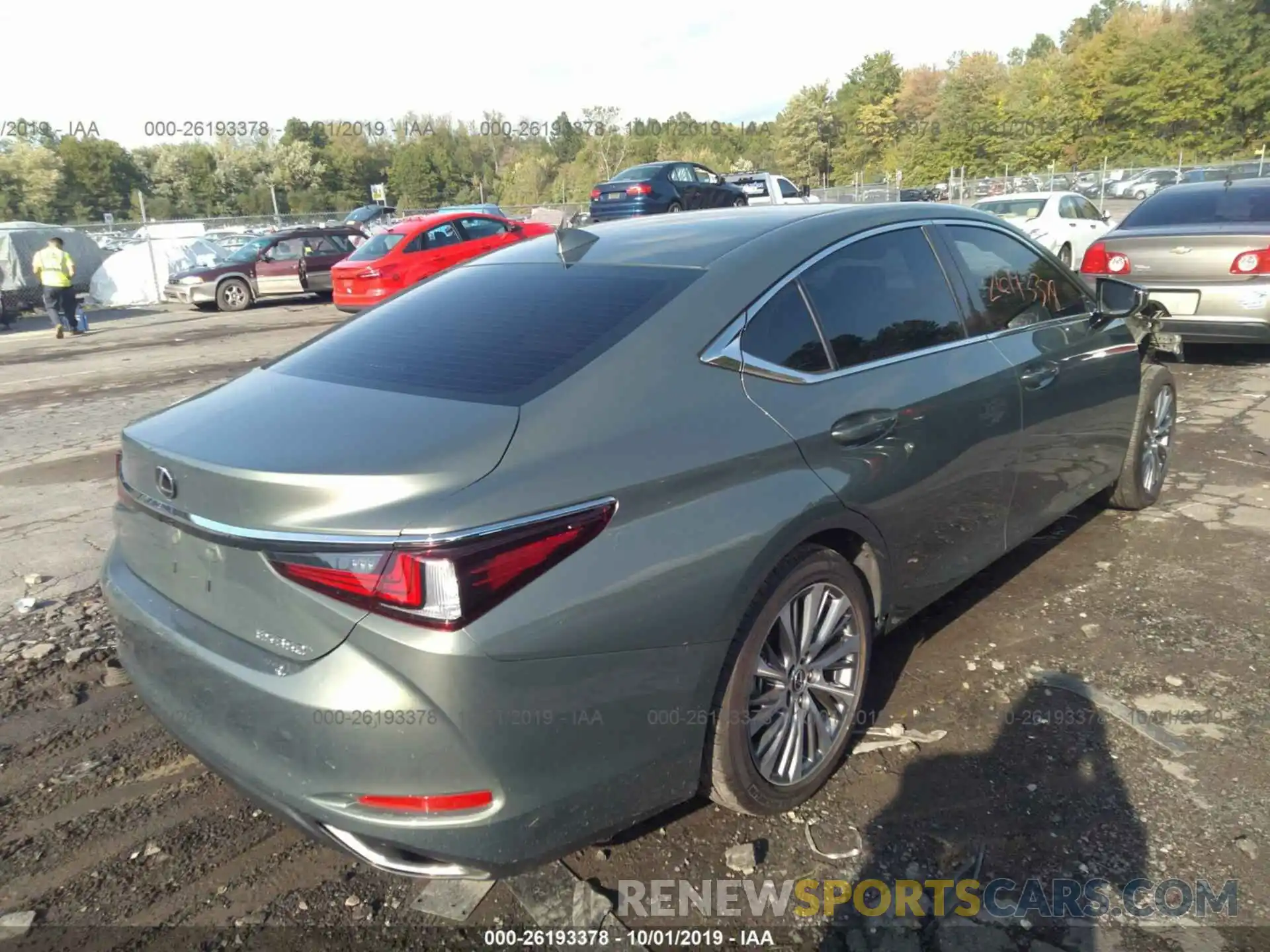 4 Photograph of a damaged car 58ABZ1B10KU018671 LEXUS ES 2019