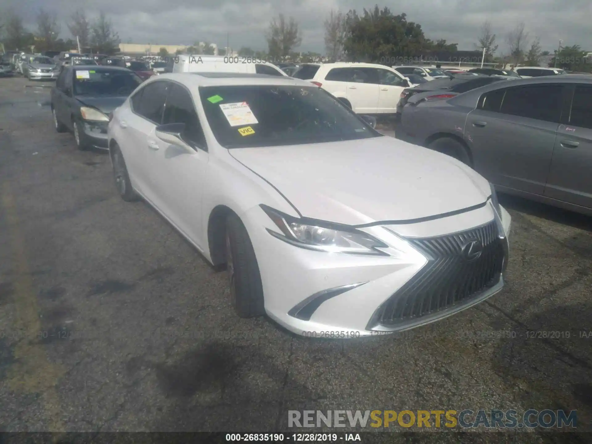 1 Photograph of a damaged car 58ABZ1B10KU027581 LEXUS ES 2019