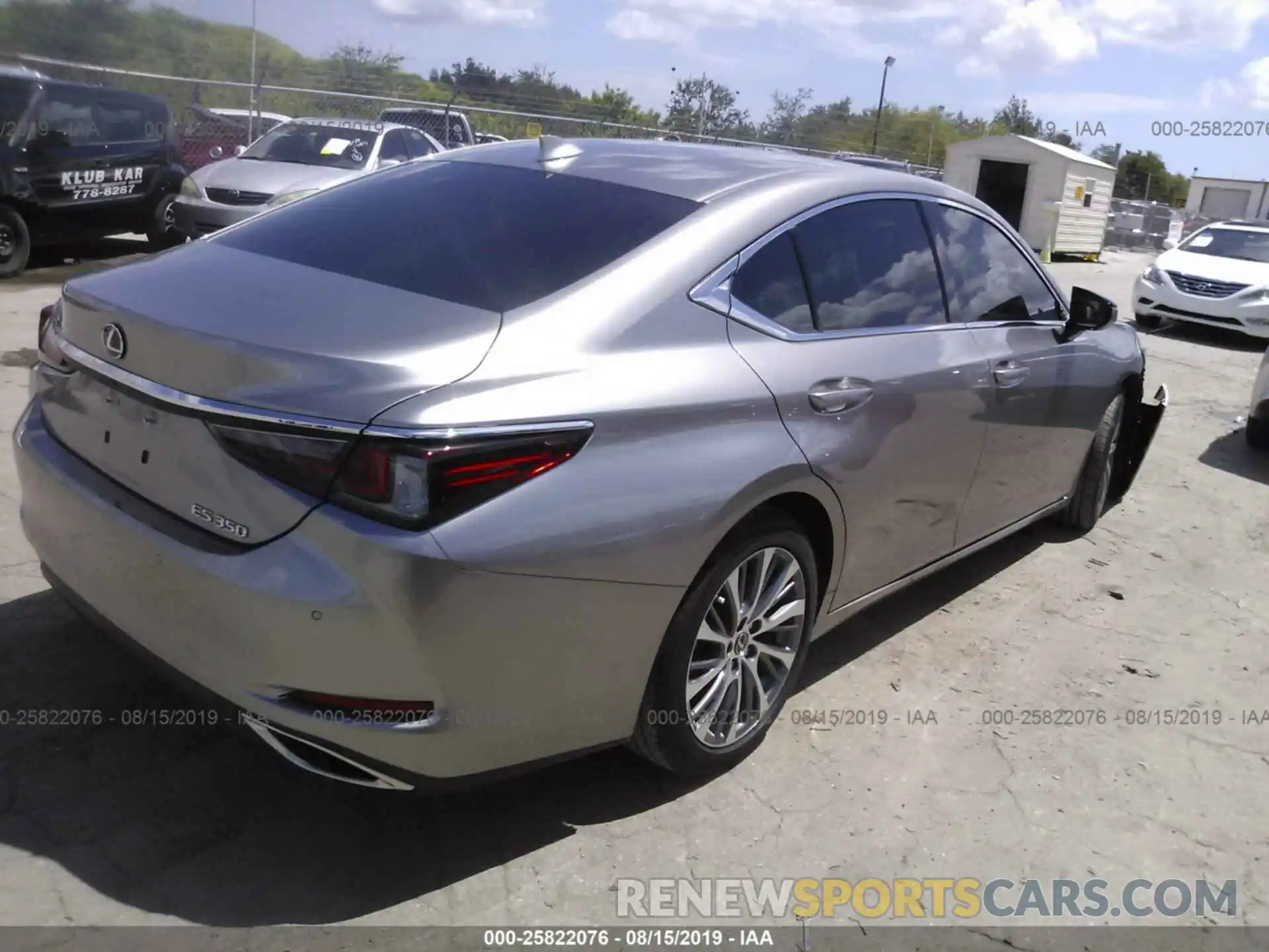 4 Photograph of a damaged car 58ABZ1B10KU030674 LEXUS ES 2019