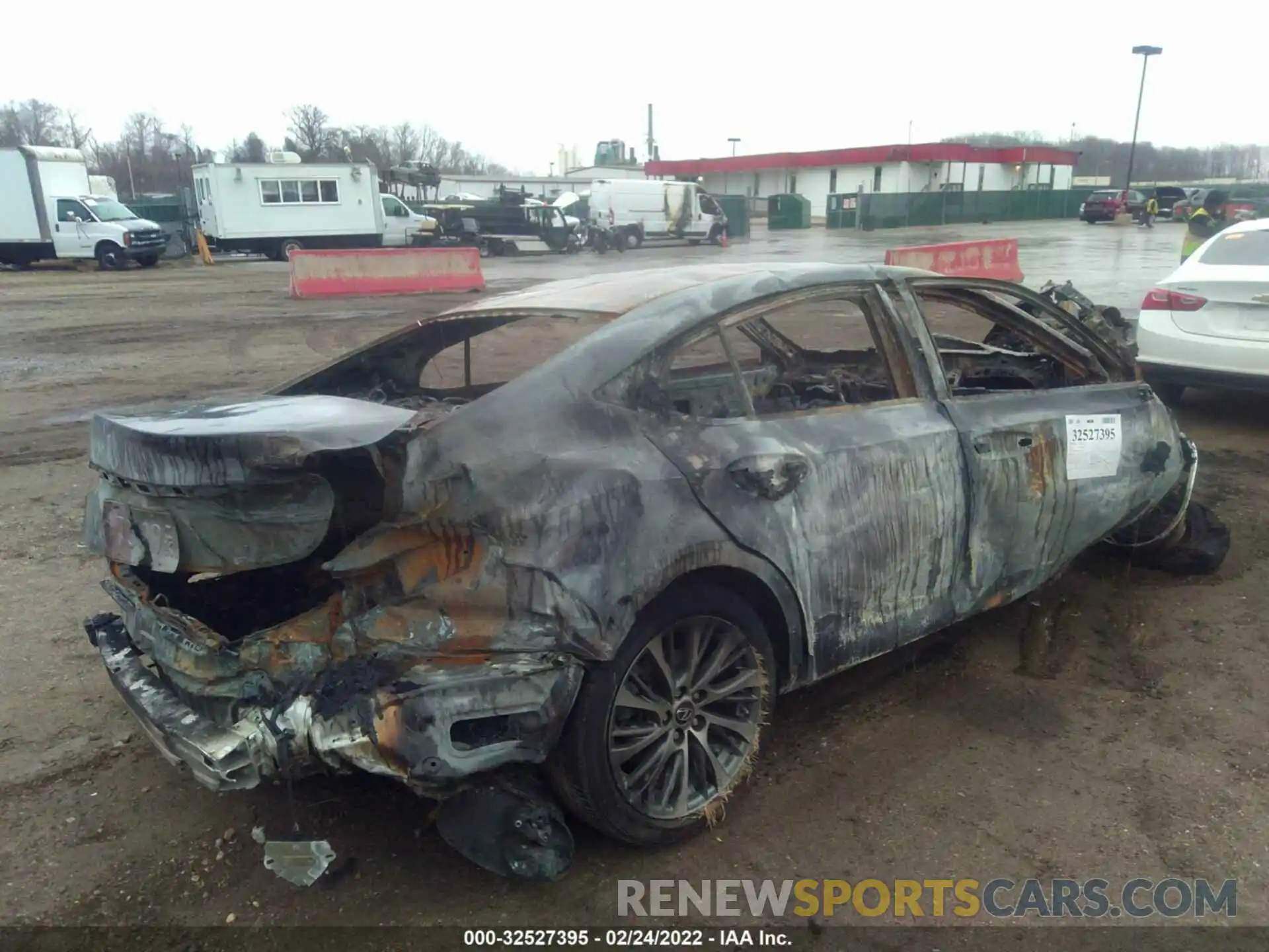 4 Photograph of a damaged car 58ABZ1B10KU031730 LEXUS ES 2019