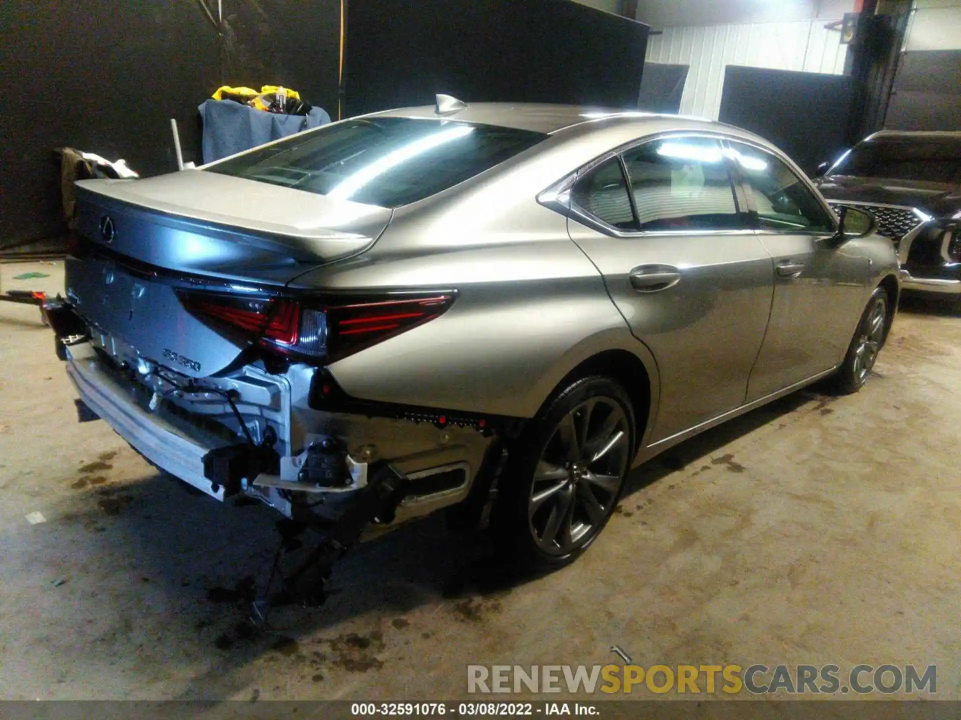 4 Photograph of a damaged car 58ABZ1B10KU037625 LEXUS ES 2019