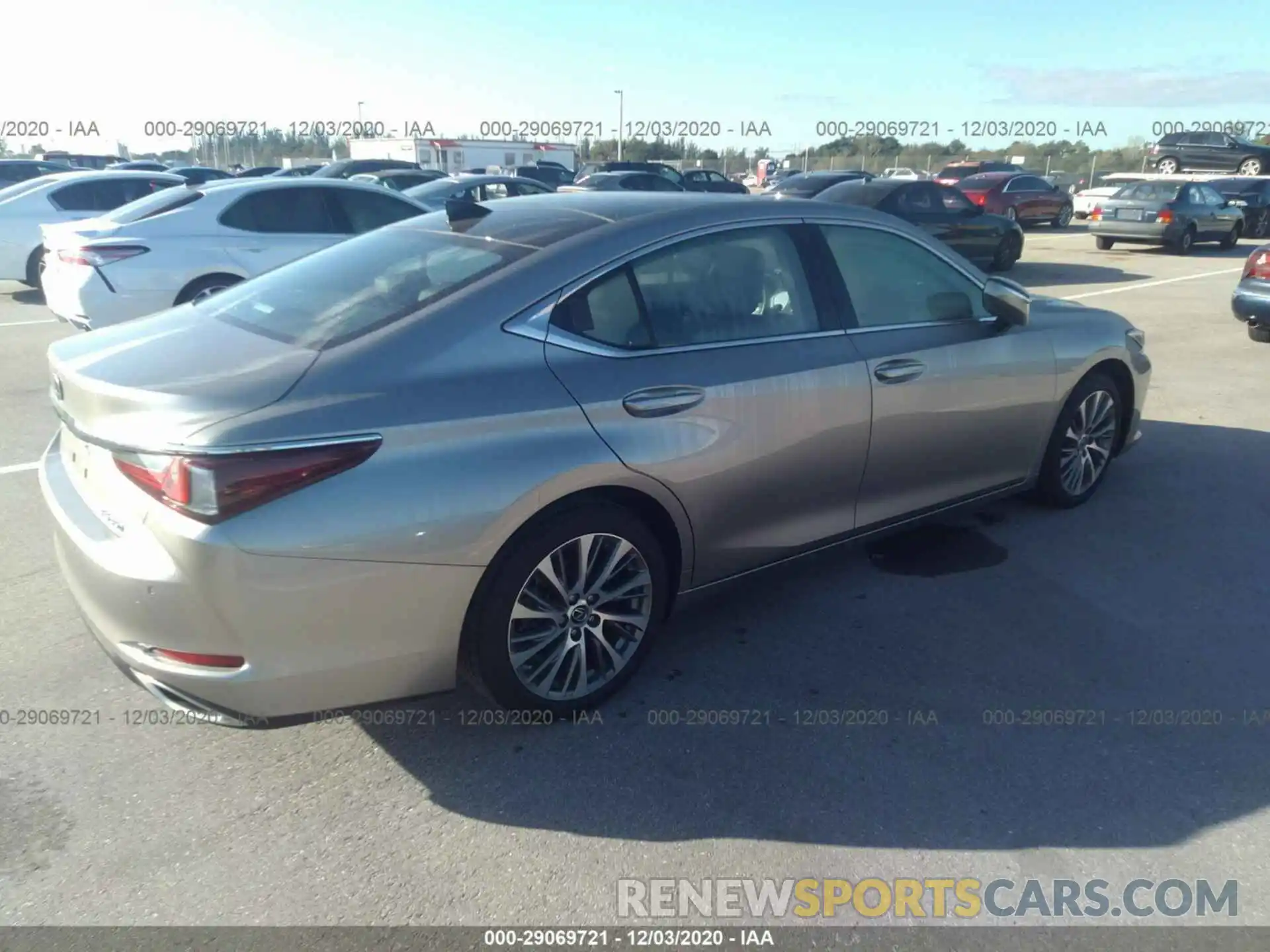 4 Photograph of a damaged car 58ABZ1B10KU045305 LEXUS ES 2019