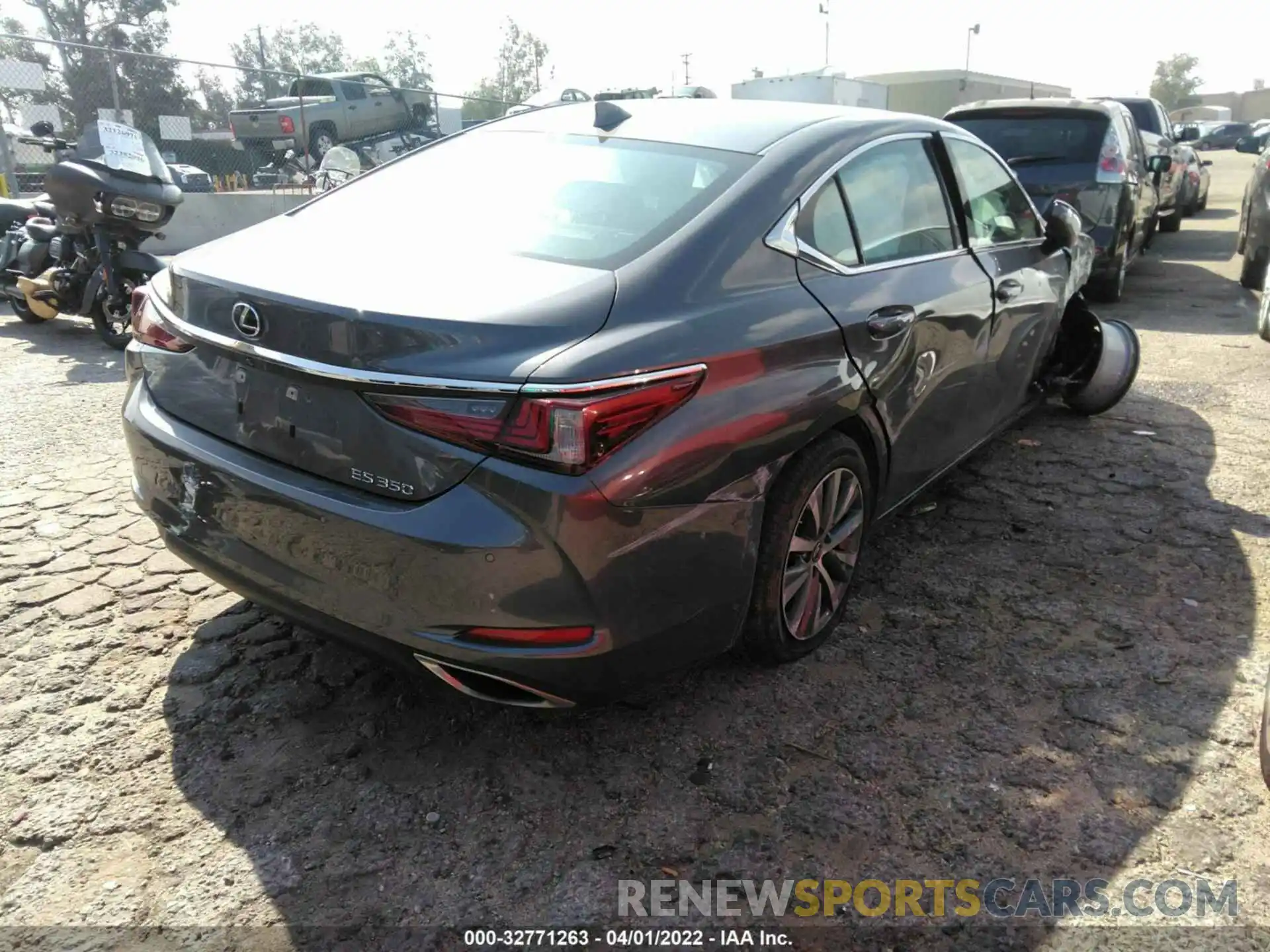 4 Photograph of a damaged car 58ABZ1B10KU048043 LEXUS ES 2019