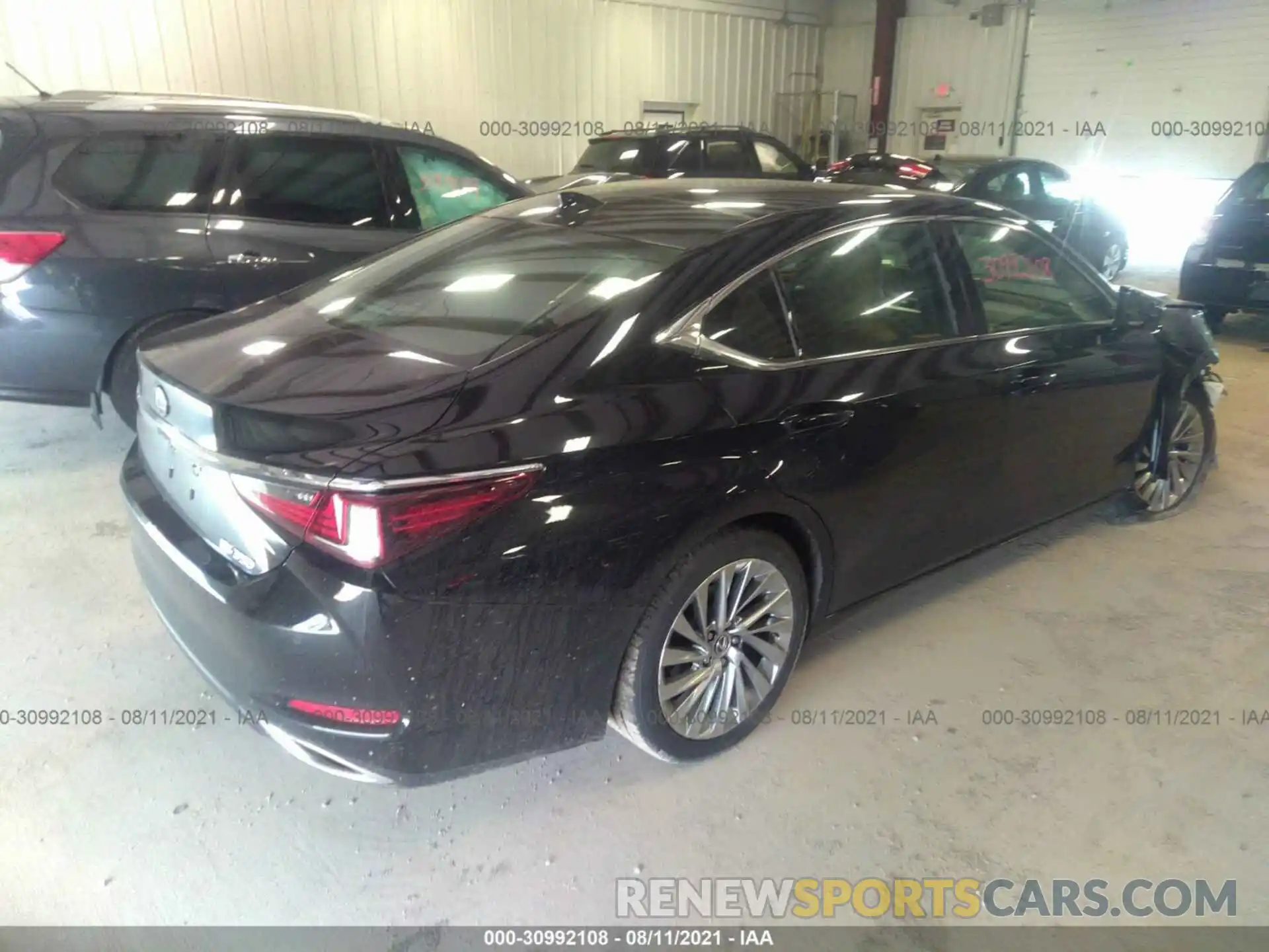 4 Photograph of a damaged car 58ABZ1B11KU001961 LEXUS ES 2019