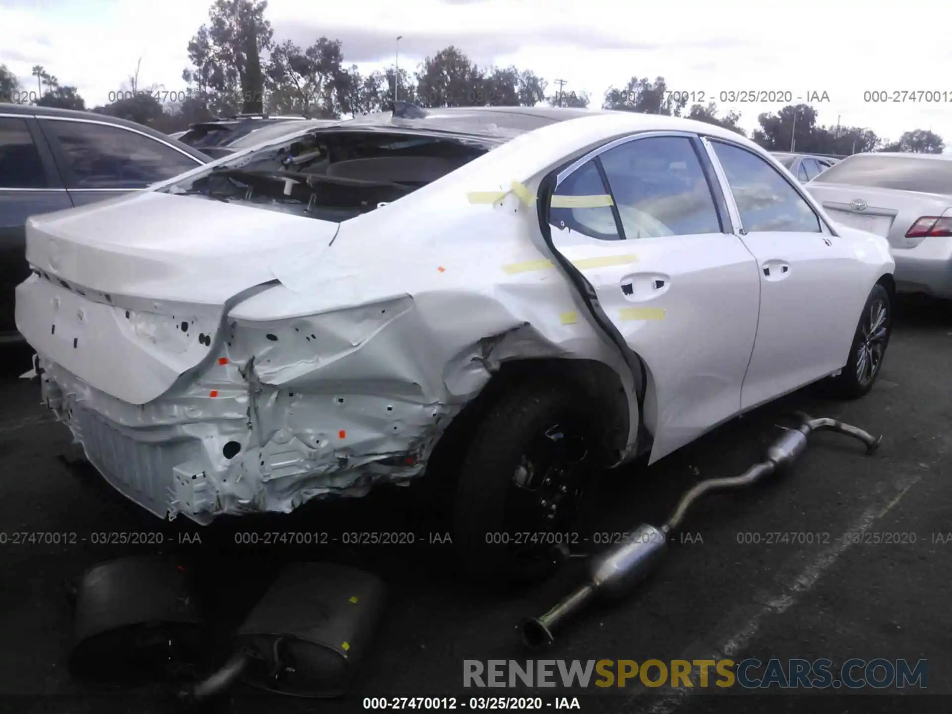 4 Photograph of a damaged car 58ABZ1B11KU005508 LEXUS ES 2019