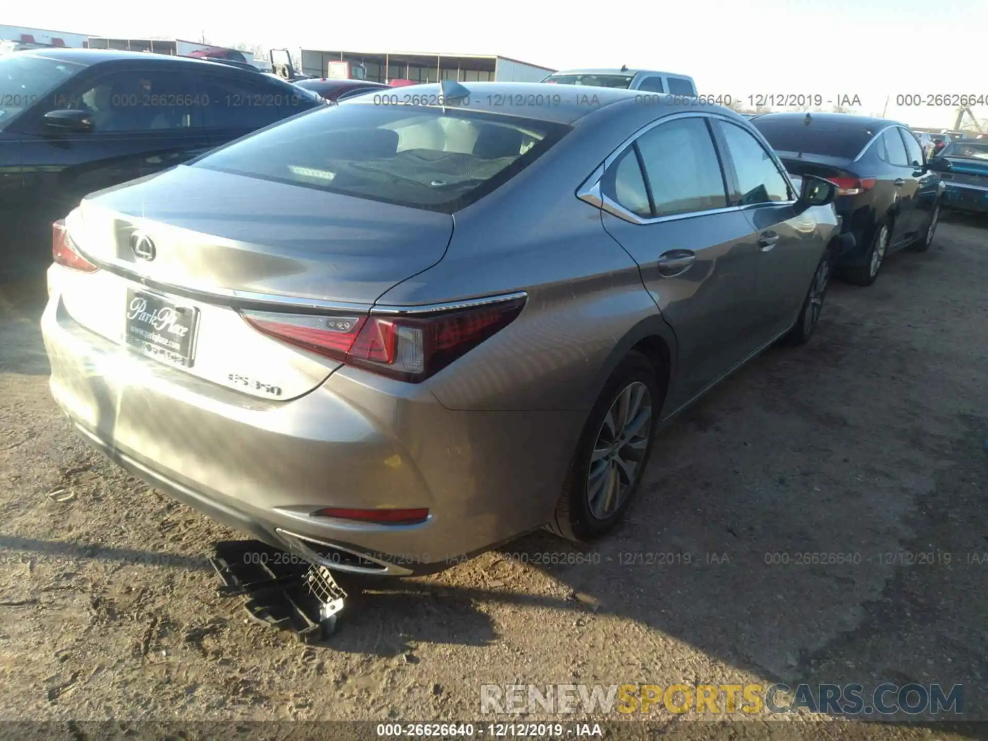 4 Photograph of a damaged car 58ABZ1B11KU005928 LEXUS ES 2019