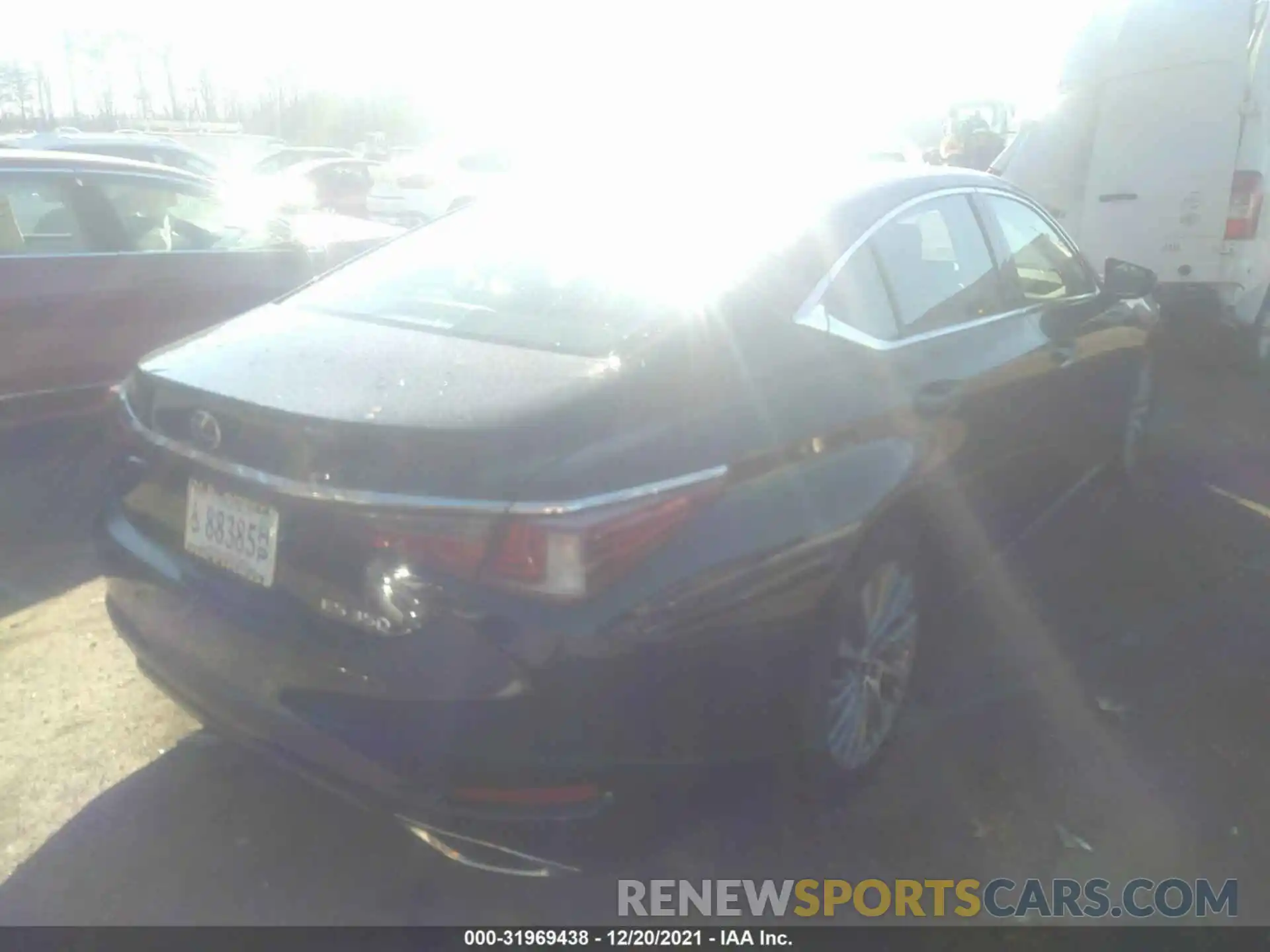 4 Photograph of a damaged car 58ABZ1B11KU017237 LEXUS ES 2019