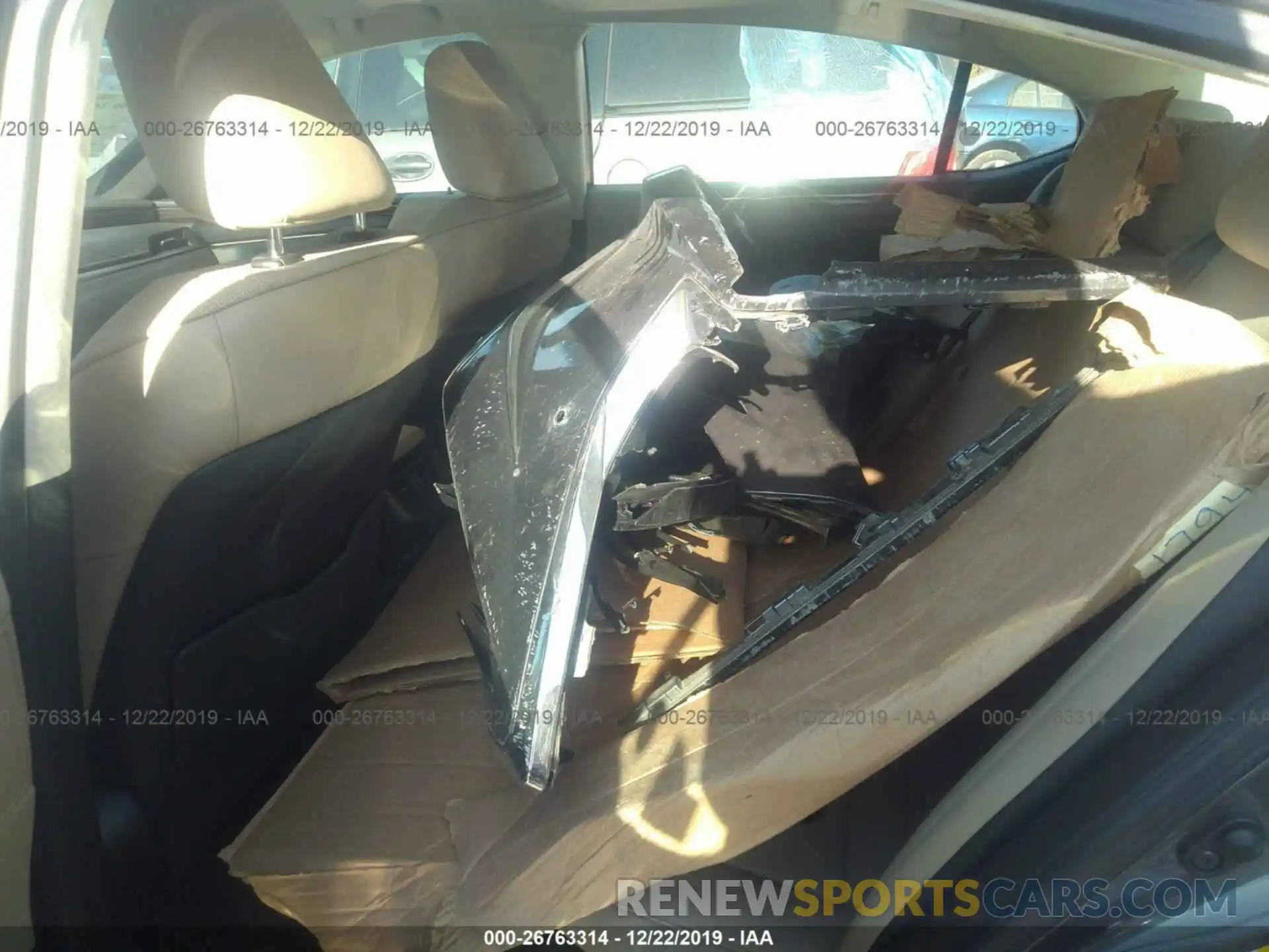 8 Photograph of a damaged car 58ABZ1B11KU024222 LEXUS ES 2019