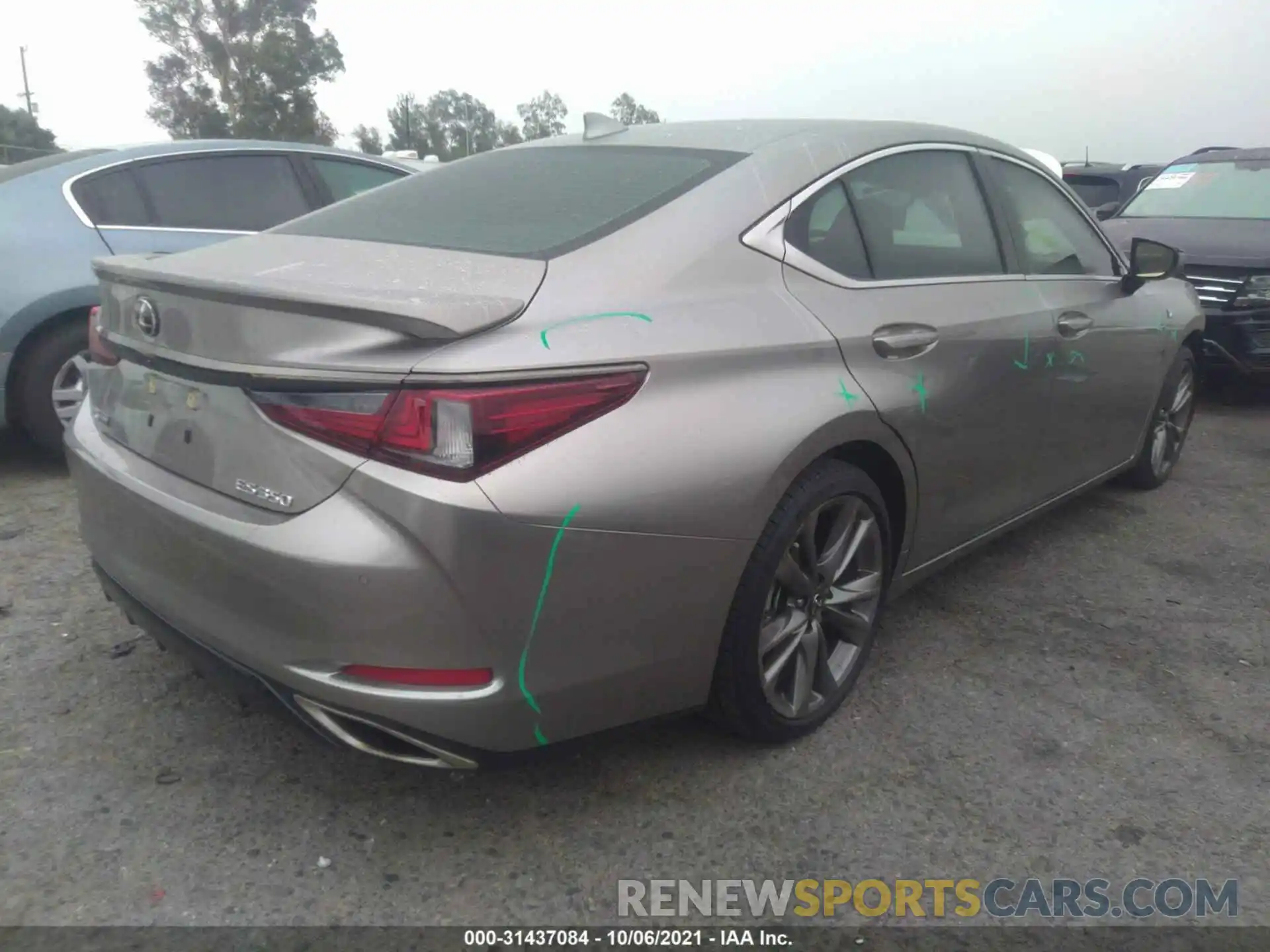 4 Photograph of a damaged car 58ABZ1B11KU025483 LEXUS ES 2019