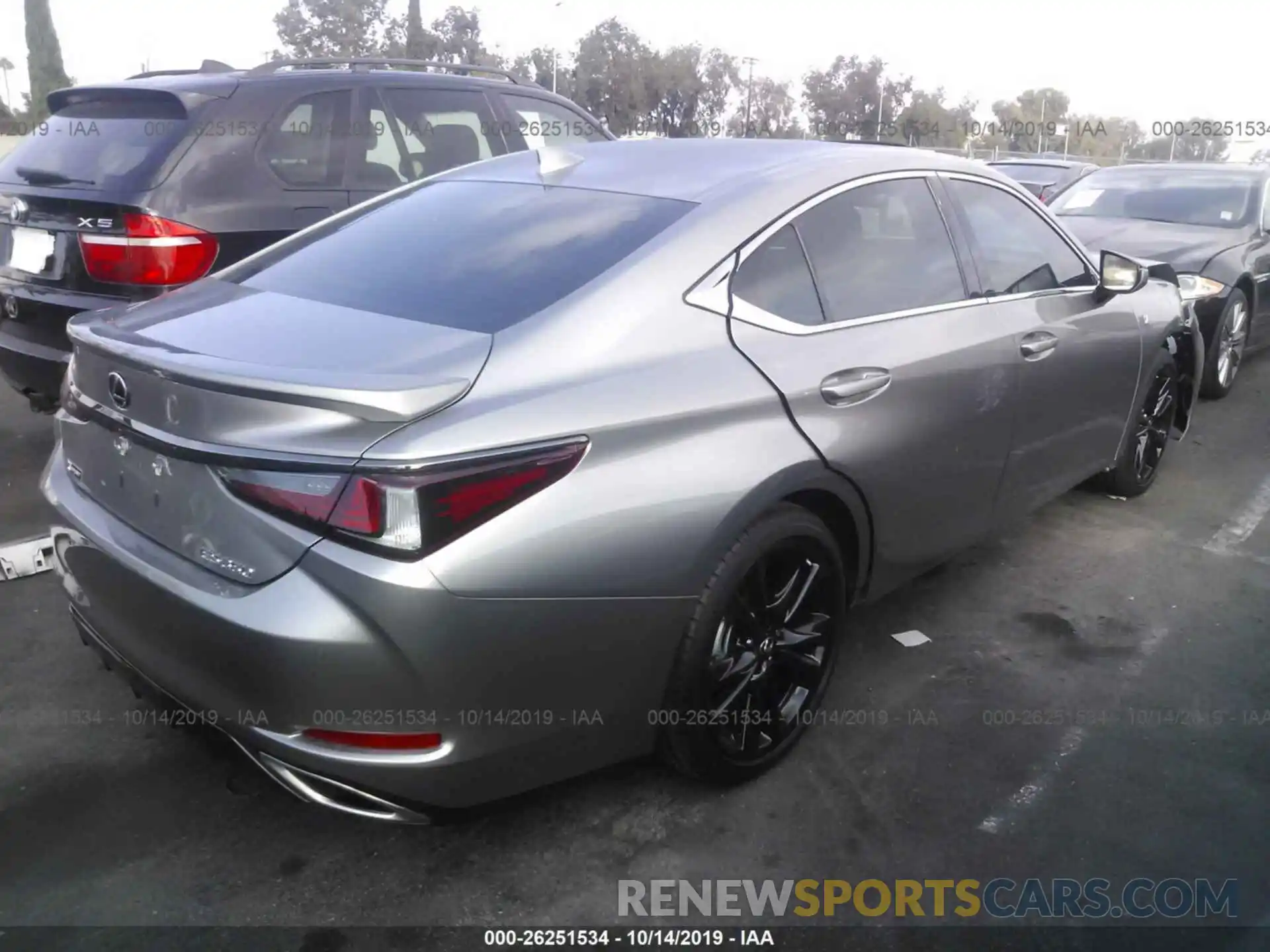 4 Photograph of a damaged car 58ABZ1B11KU025628 LEXUS ES 2019