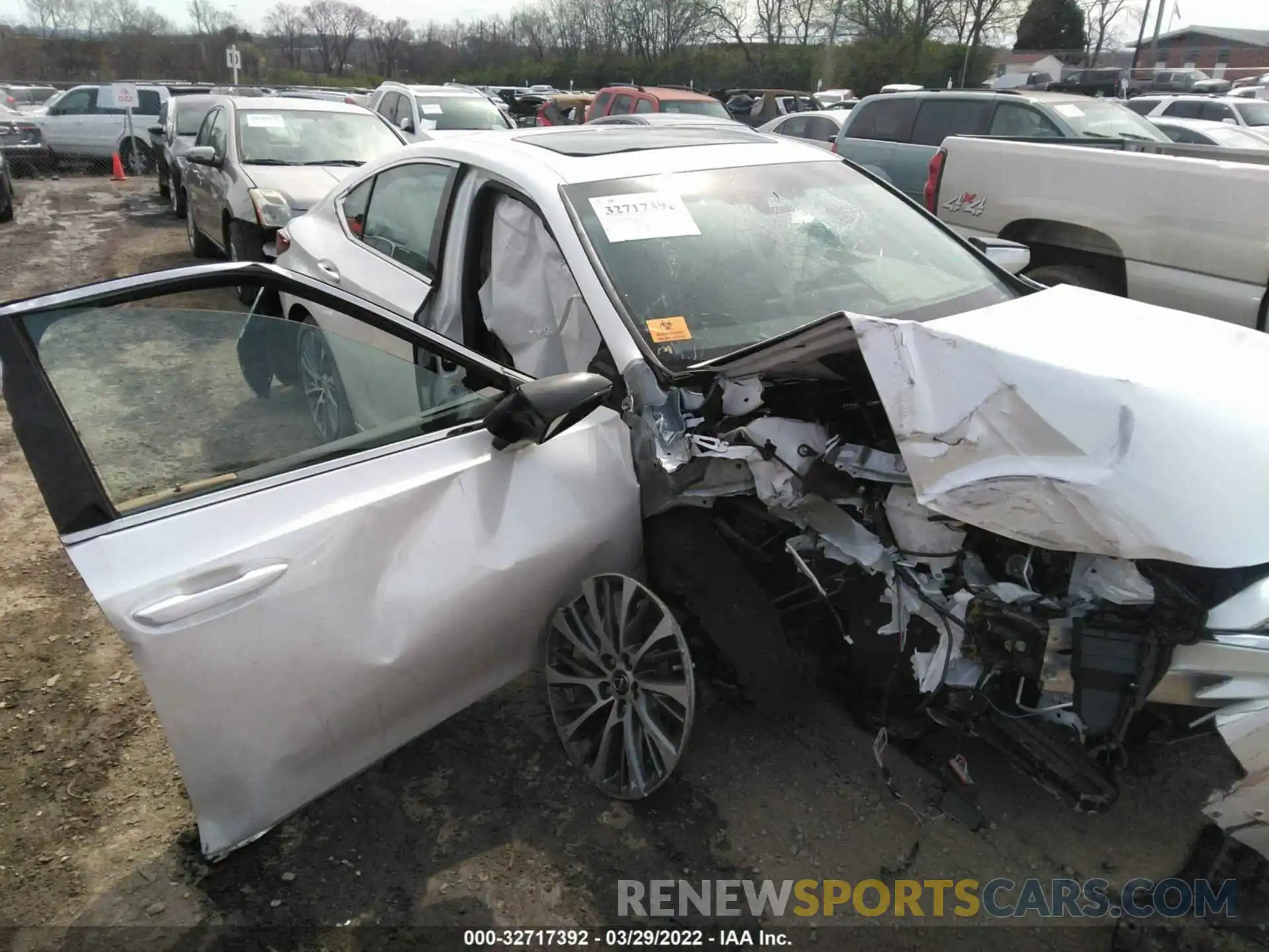 1 Photograph of a damaged car 58ABZ1B11KU027007 LEXUS ES 2019