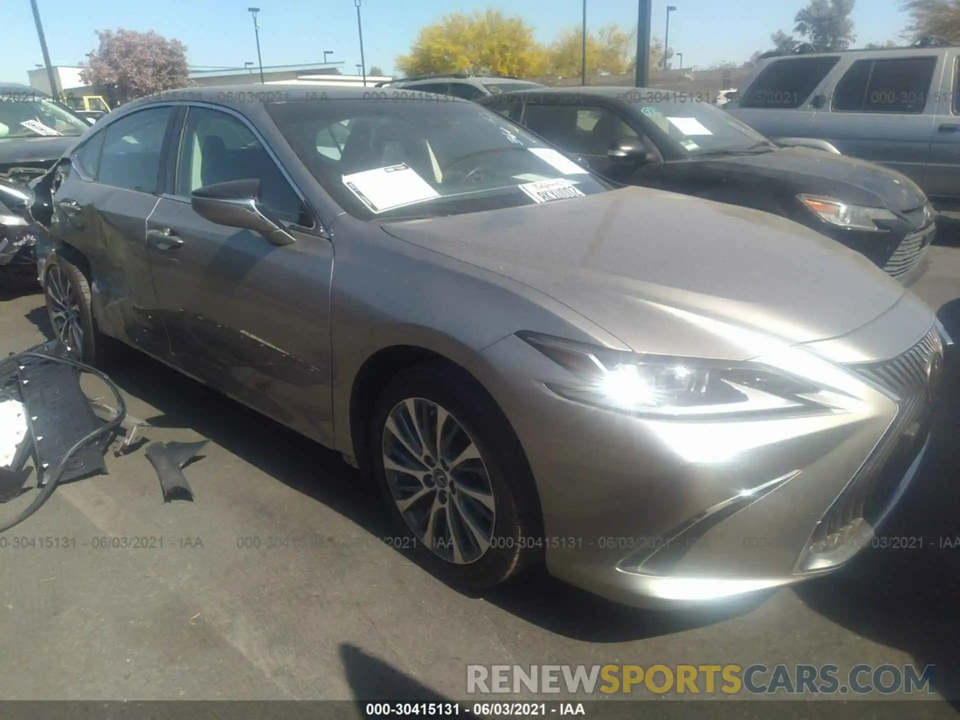 1 Photograph of a damaged car 58ABZ1B11KU038119 LEXUS ES 2019