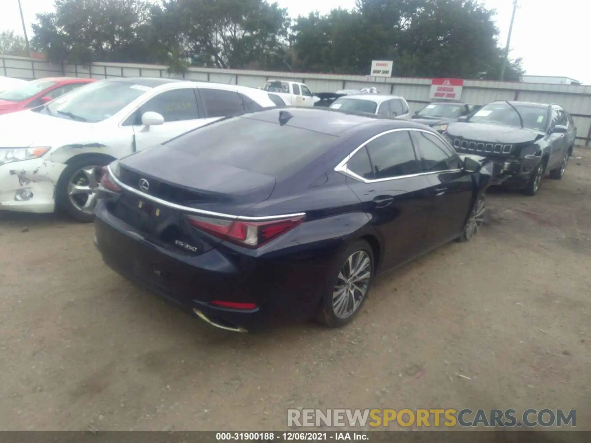 4 Photograph of a damaged car 58ABZ1B11KU038623 LEXUS ES 2019