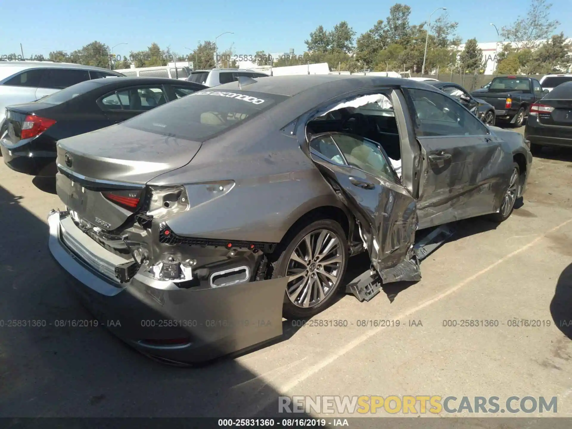 4 Photograph of a damaged car 58ABZ1B11KU039920 LEXUS ES 2019