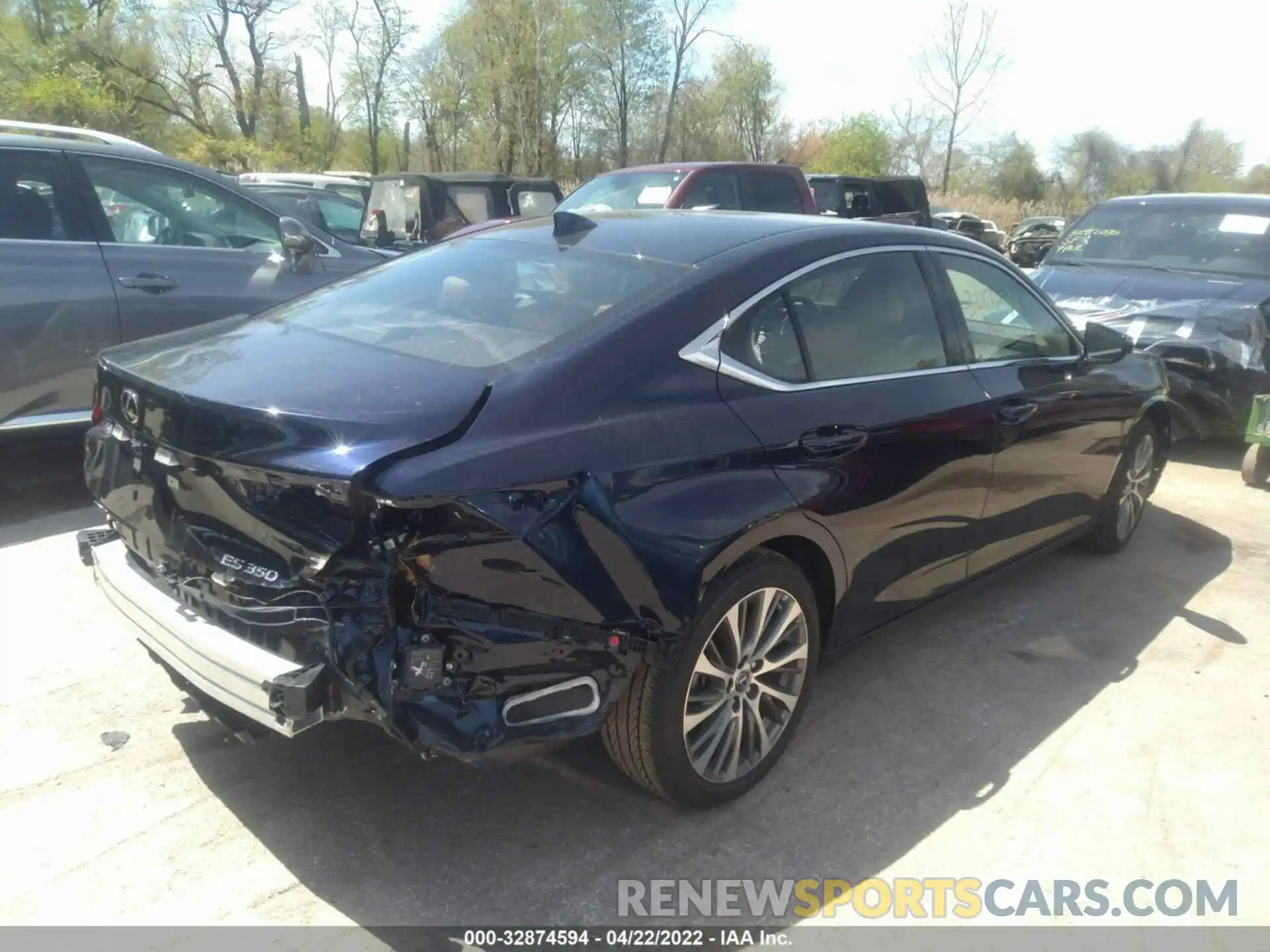 4 Photograph of a damaged car 58ABZ1B11KU040033 LEXUS ES 2019