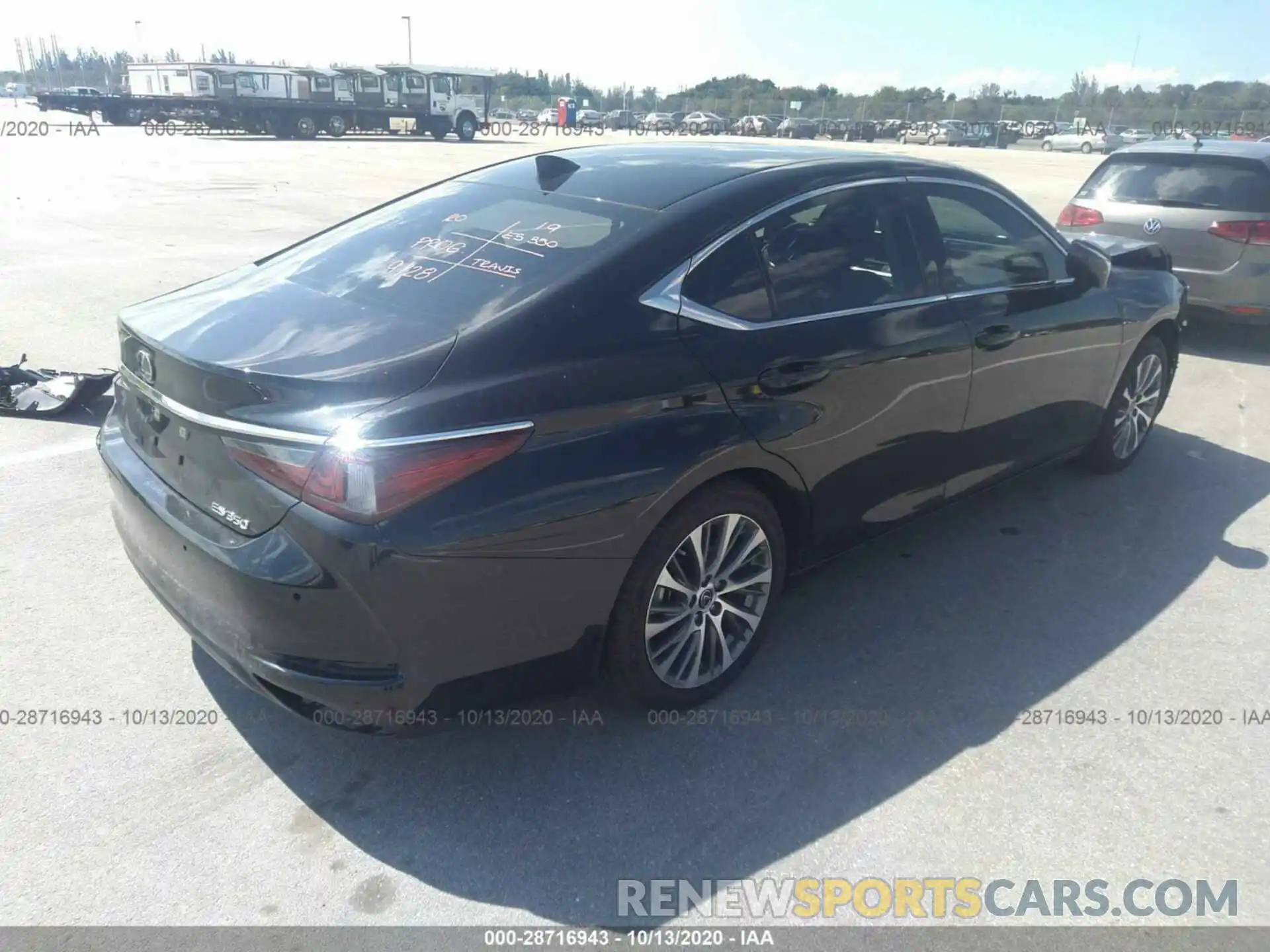 4 Photograph of a damaged car 58ABZ1B11KU041909 LEXUS ES 2019