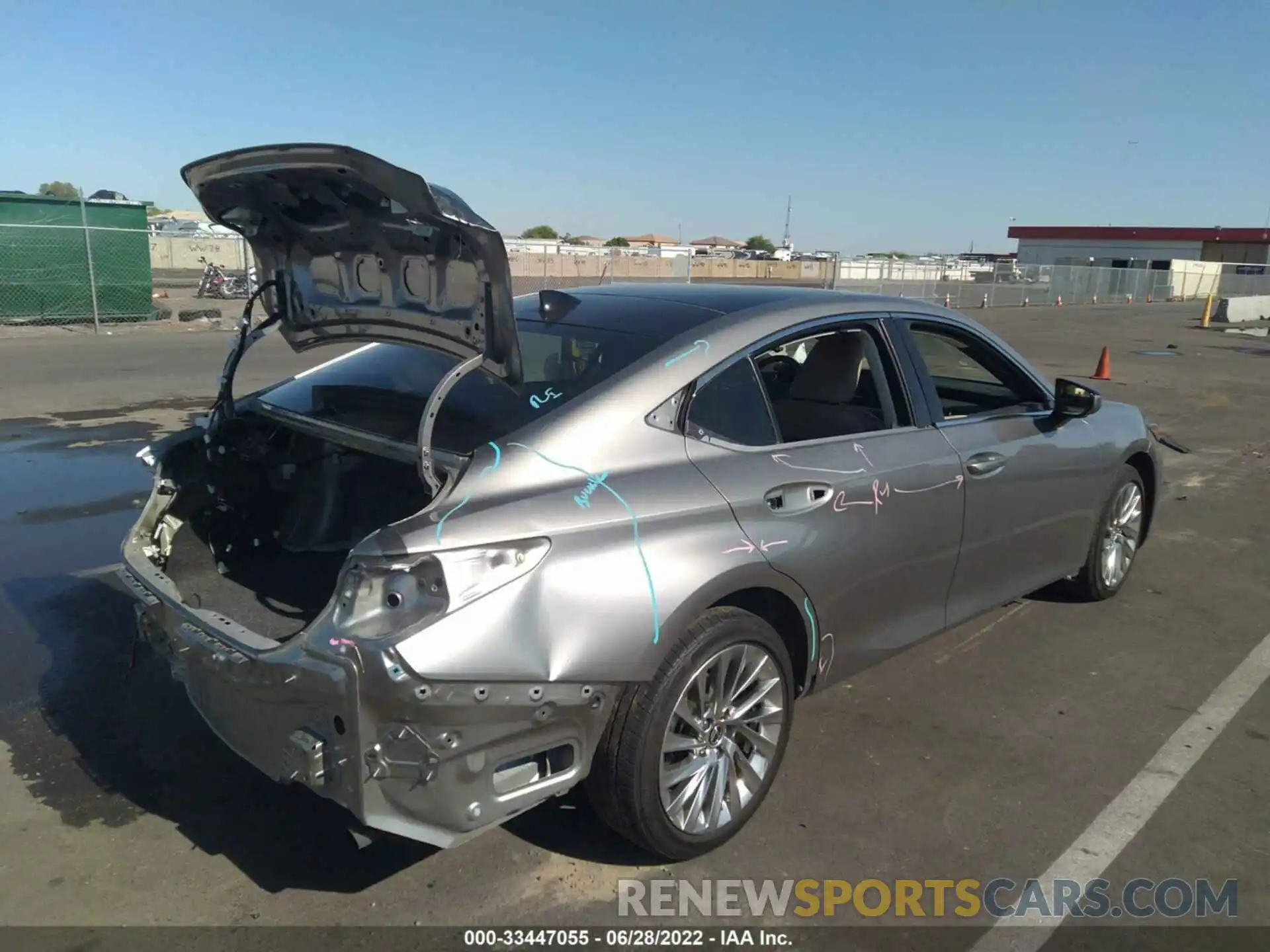 4 Photograph of a damaged car 58ABZ1B11KU044616 LEXUS ES 2019