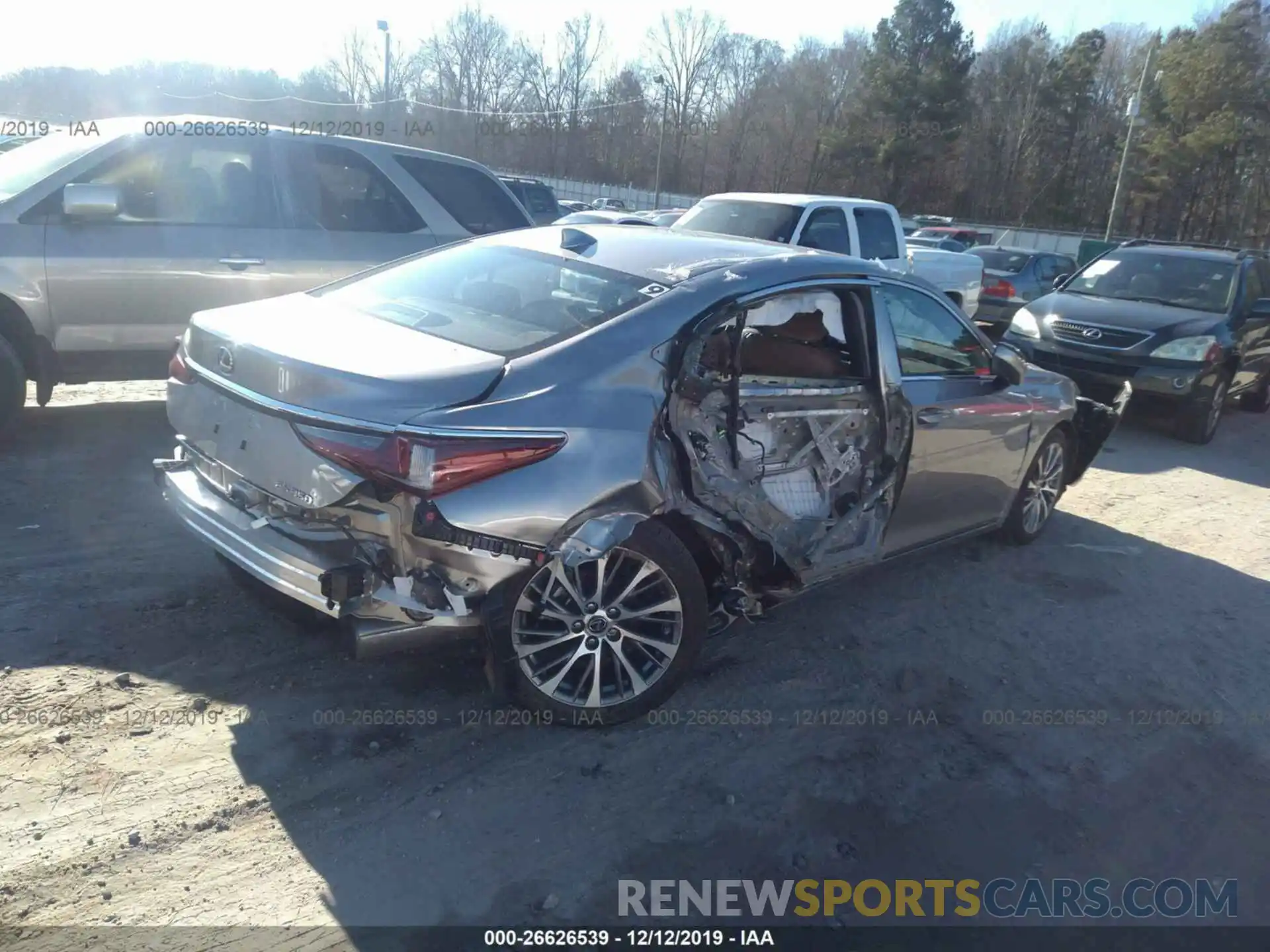 4 Photograph of a damaged car 58ABZ1B11KU047578 LEXUS ES 2019