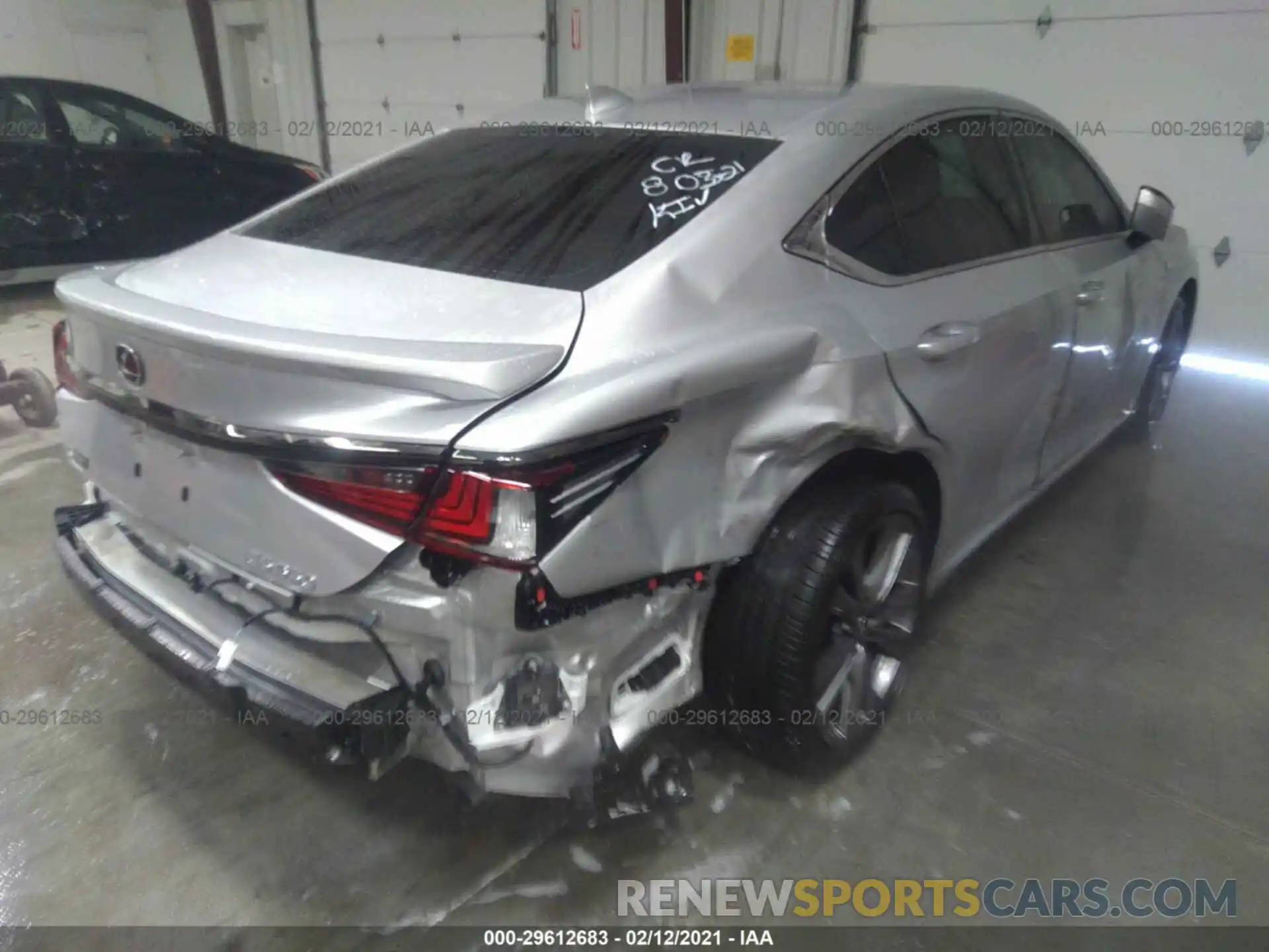 4 Photograph of a damaged car 58ABZ1B11KU048942 LEXUS ES 2019