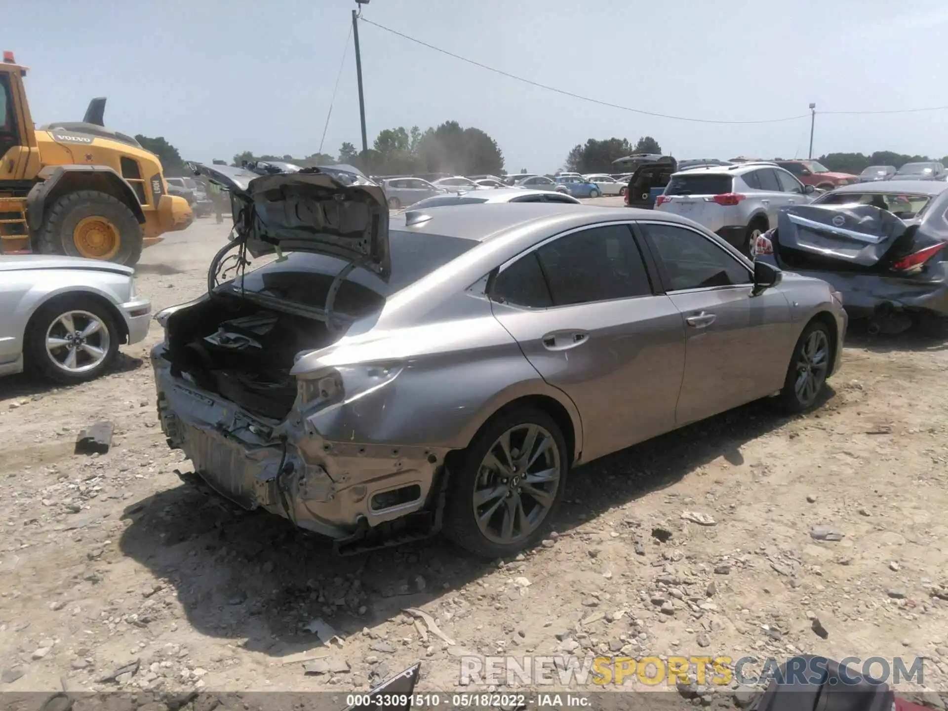 4 Photograph of a damaged car 58ABZ1B12KU005520 LEXUS ES 2019