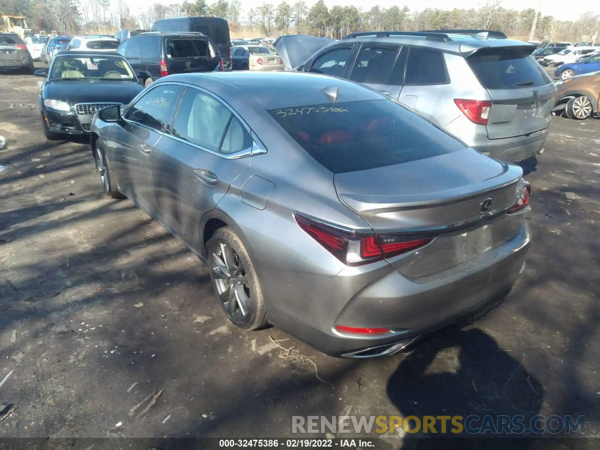 3 Photograph of a damaged car 58ABZ1B12KU009499 LEXUS ES 2019