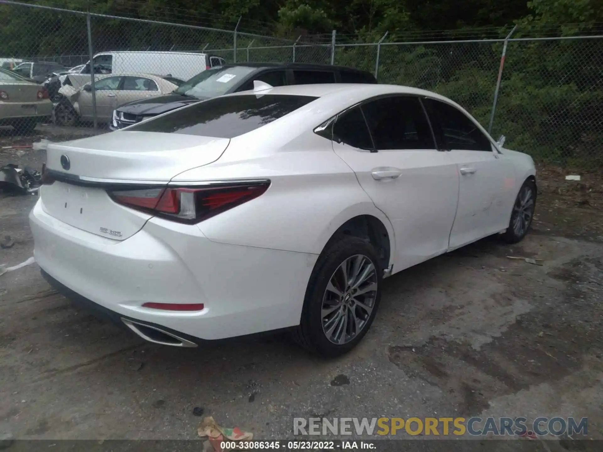 4 Photograph of a damaged car 58ABZ1B12KU009714 LEXUS ES 2019