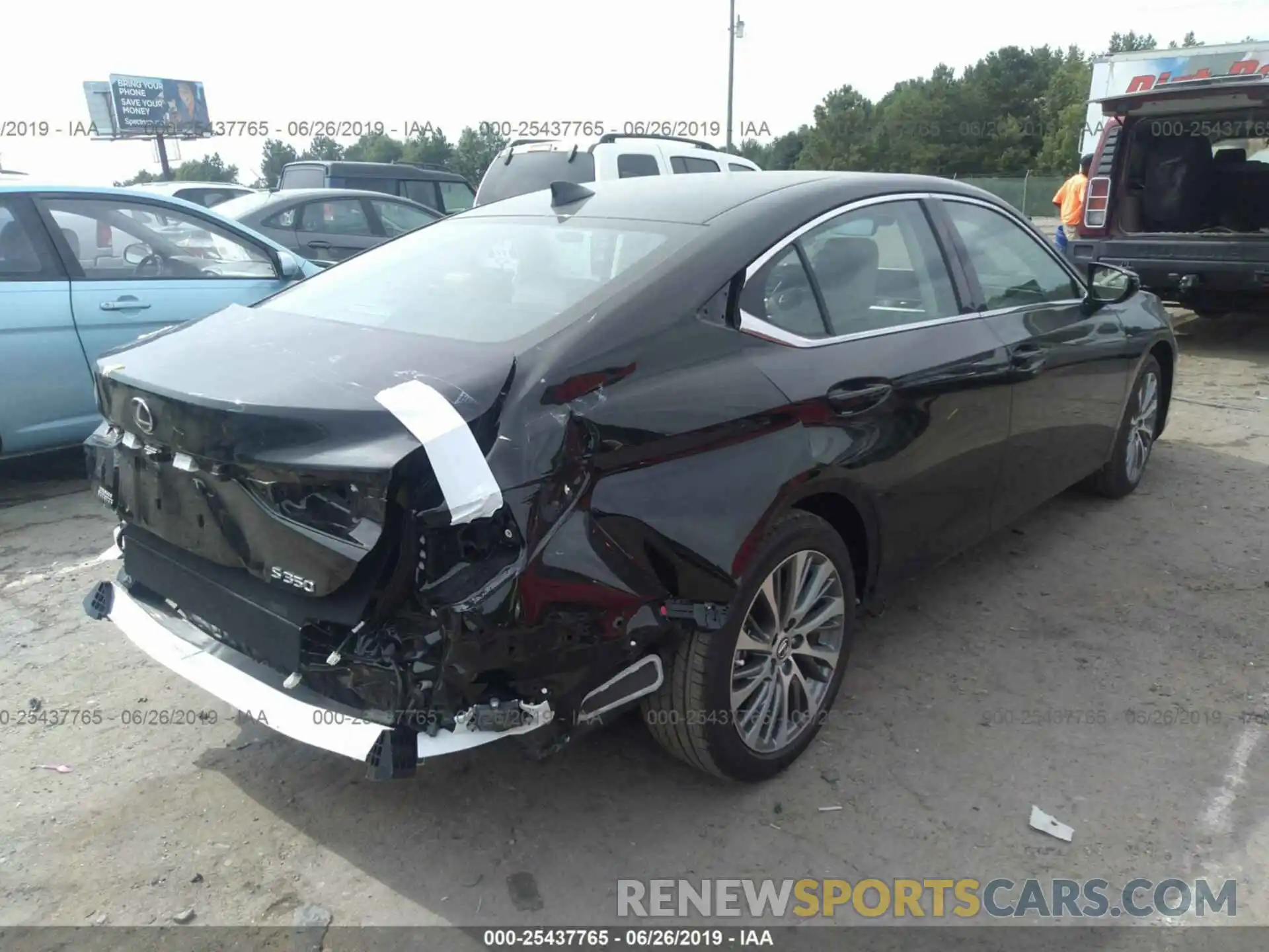 4 Photograph of a damaged car 58ABZ1B12KU011267 LEXUS ES 2019