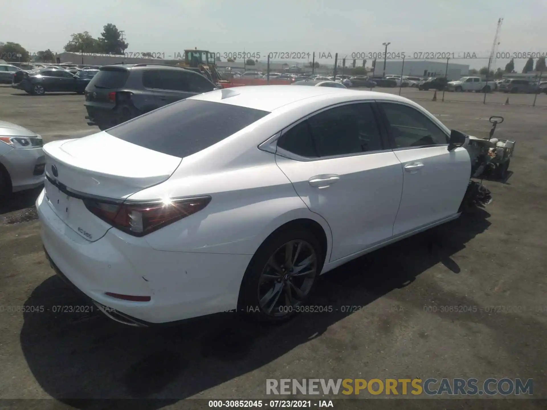 4 Photograph of a damaged car 58ABZ1B12KU016744 LEXUS ES 2019