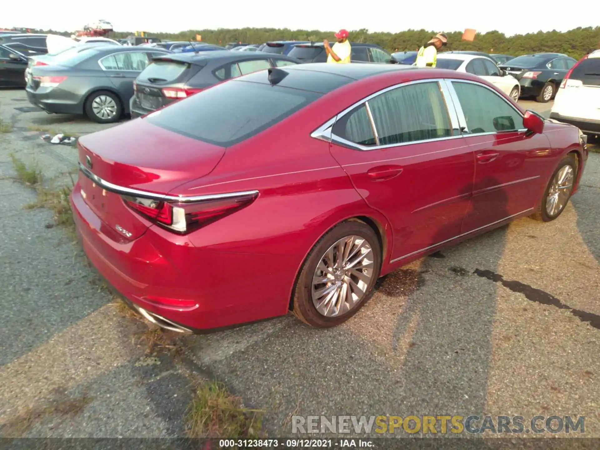 4 Photograph of a damaged car 58ABZ1B12KU017585 LEXUS ES 2019