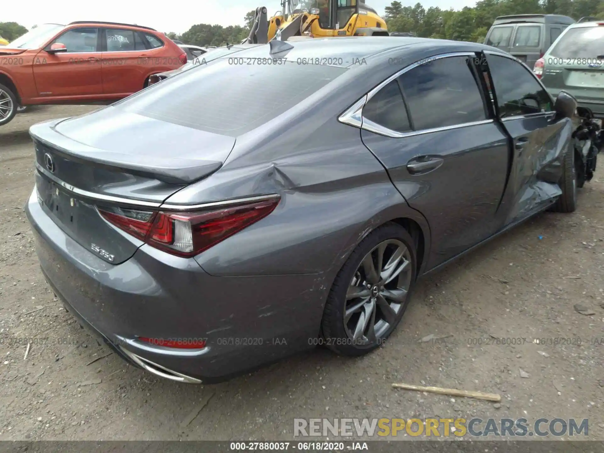 4 Photograph of a damaged car 58ABZ1B12KU038873 LEXUS ES 2019