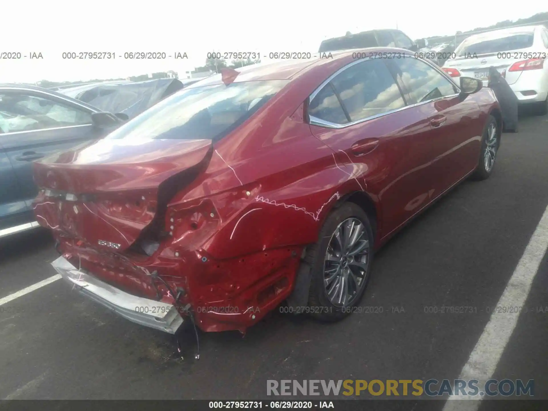 4 Photograph of a damaged car 58ABZ1B12KU041062 LEXUS ES 2019