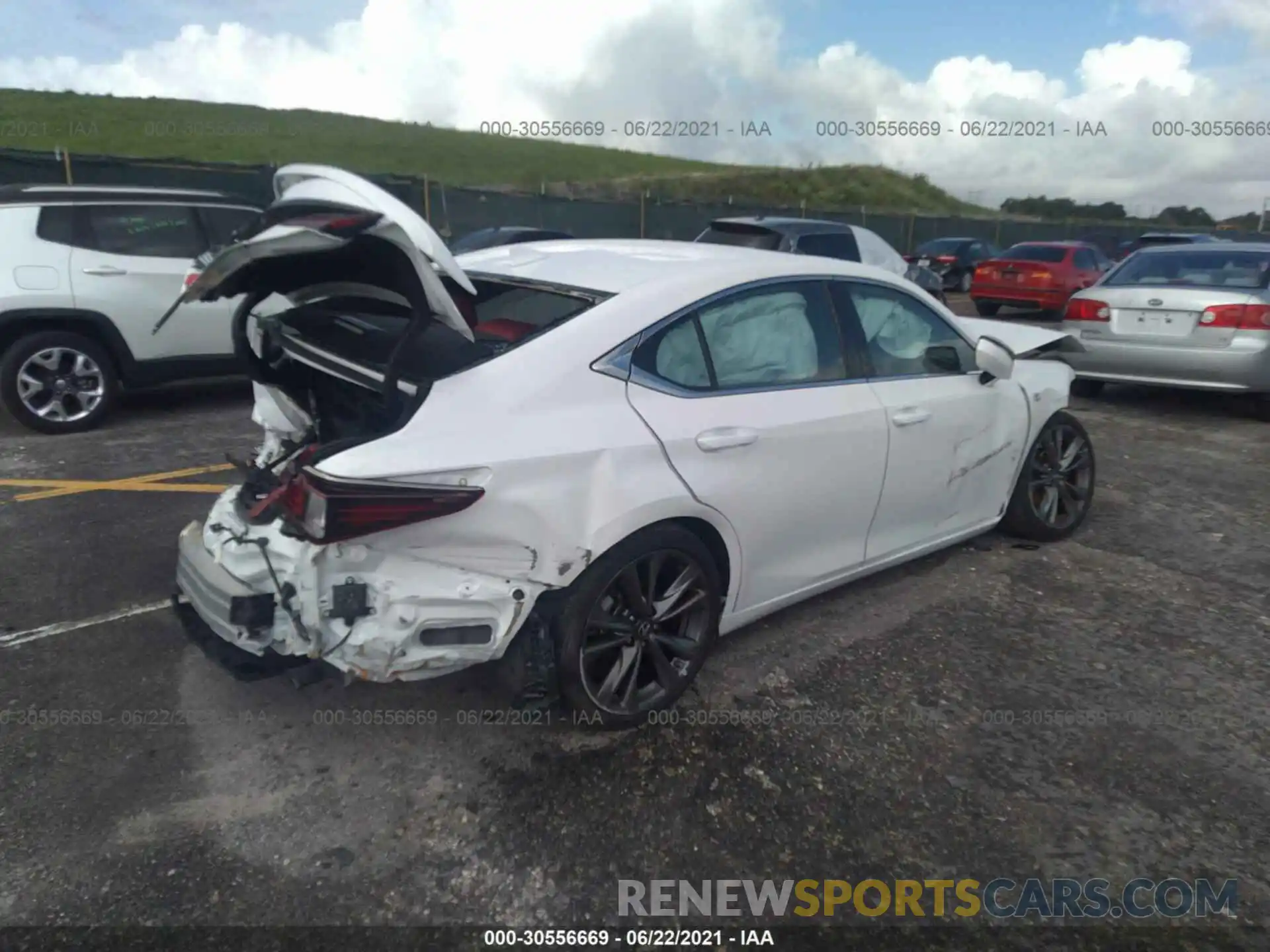 4 Photograph of a damaged car 58ABZ1B12KU041272 LEXUS ES 2019