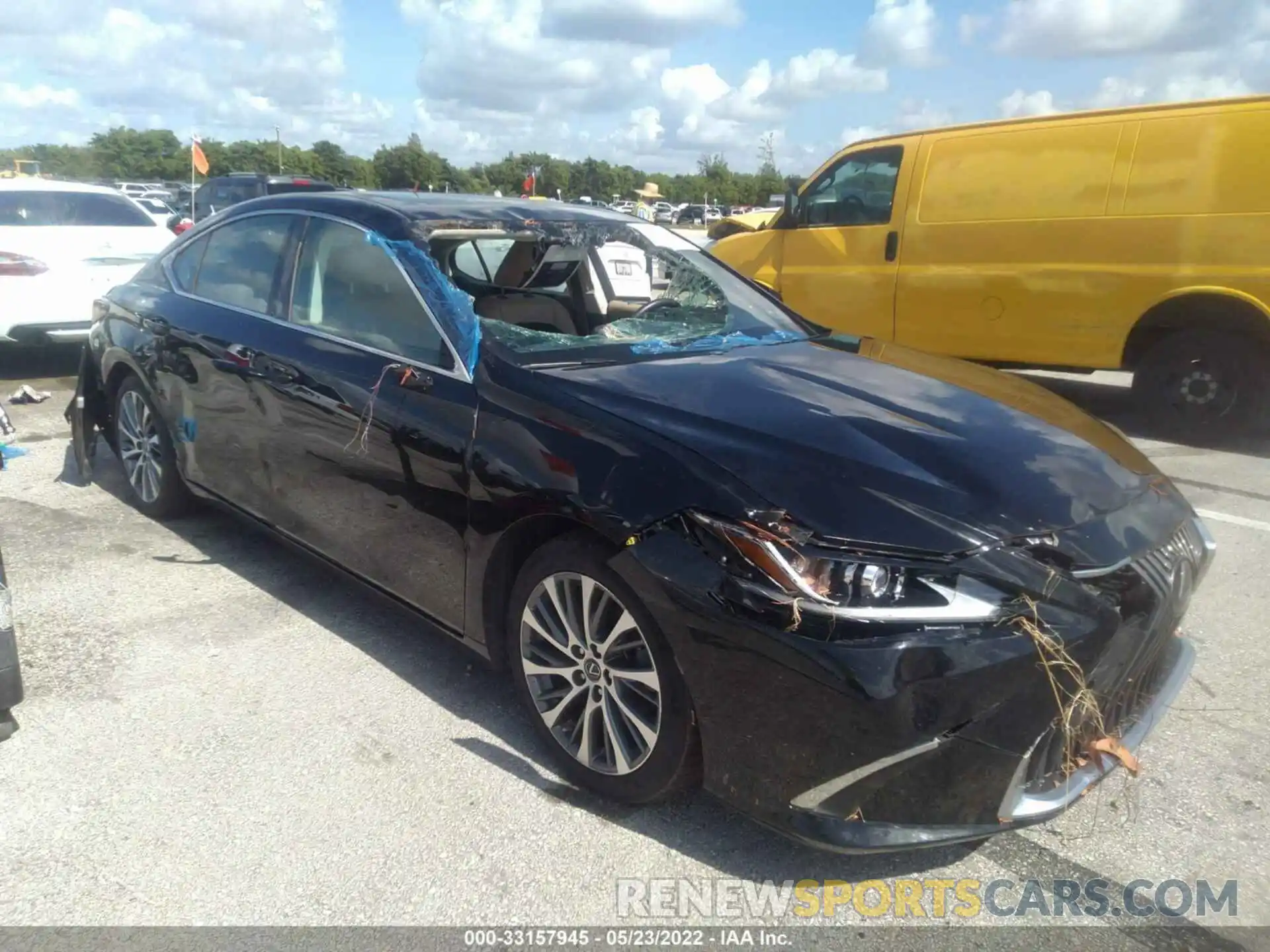 1 Photograph of a damaged car 58ABZ1B12KU045404 LEXUS ES 2019