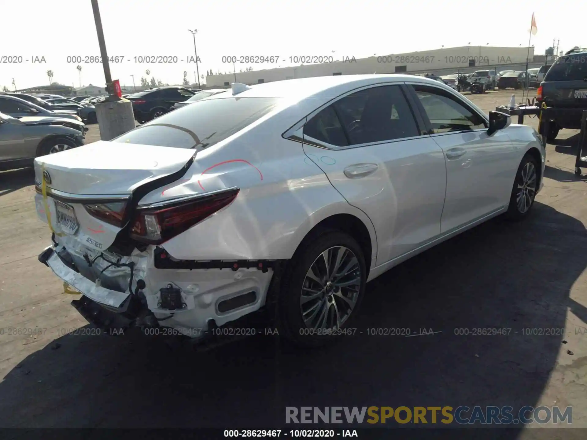 4 Photograph of a damaged car 58ABZ1B12KU050604 LEXUS ES 2019