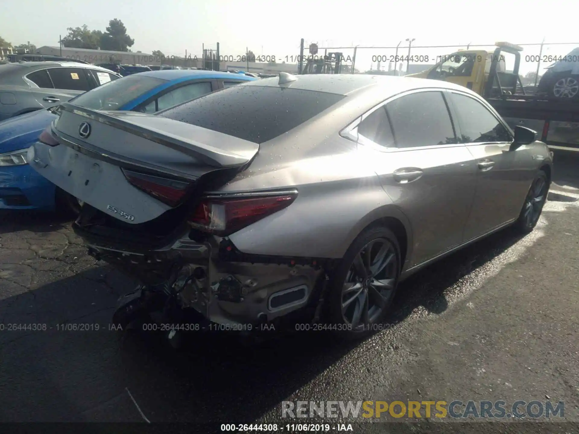 4 Photograph of a damaged car 58ABZ1B13KU005798 LEXUS ES 2019