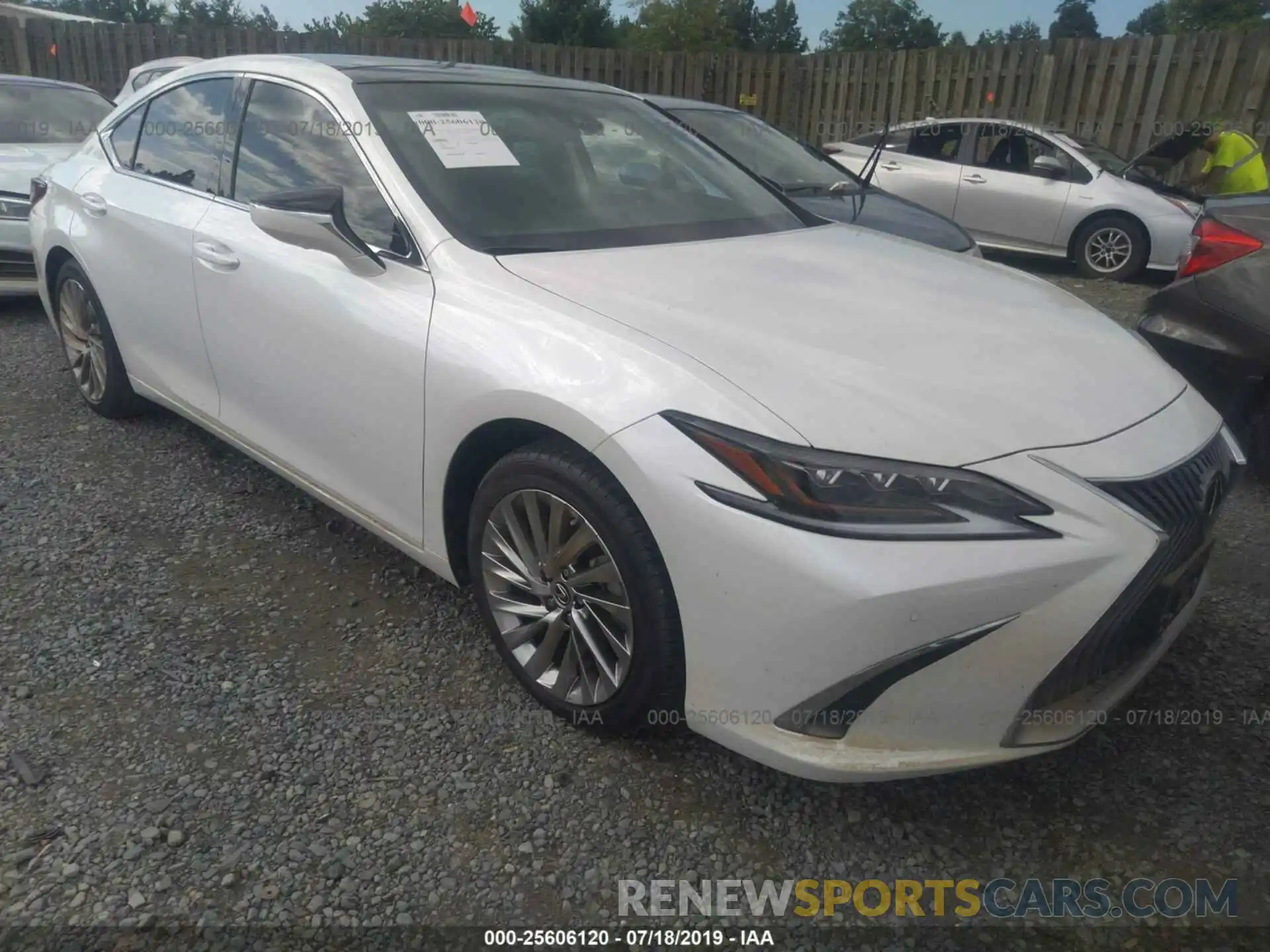 1 Photograph of a damaged car 58ABZ1B13KU013349 LEXUS ES 2019