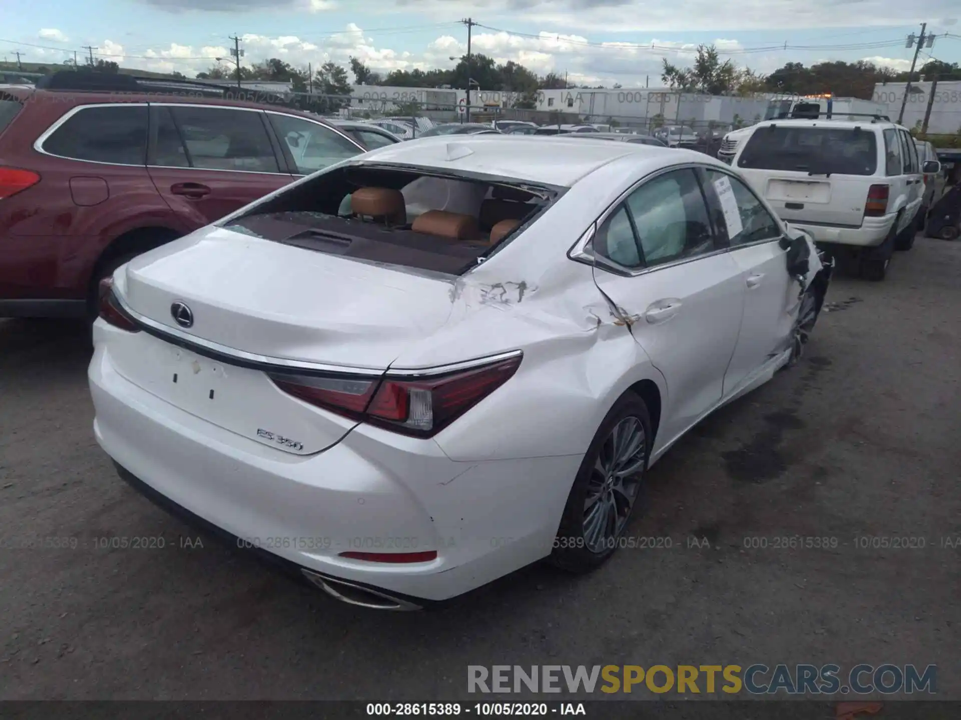 4 Photograph of a damaged car 58ABZ1B13KU014579 LEXUS ES 2019