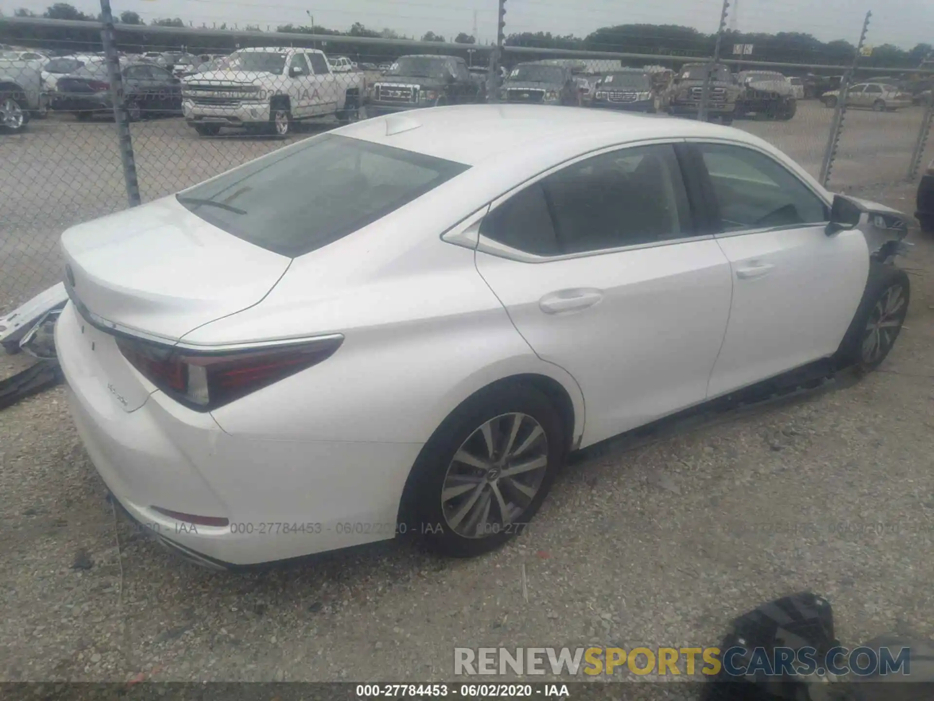 4 Photograph of a damaged car 58ABZ1B13KU015389 LEXUS ES 2019